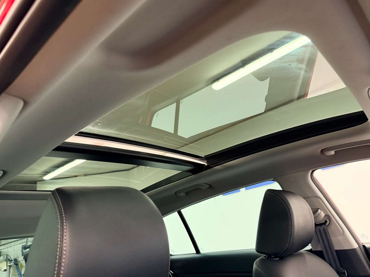 A 2019 KIA SPORTAGE 1.6 T-GDi 4 DCT AWD 4WD AUTO 175 BHP + SAT NAV + GLASS SUNROOF + HEATED LEA A 2019 KIA SPORTAGE 1.6 T-GDi 4 DCT AWD 4WD AUTO 175 BHP + SAT NAV + GLASS SUNROOF + HEATED LEA