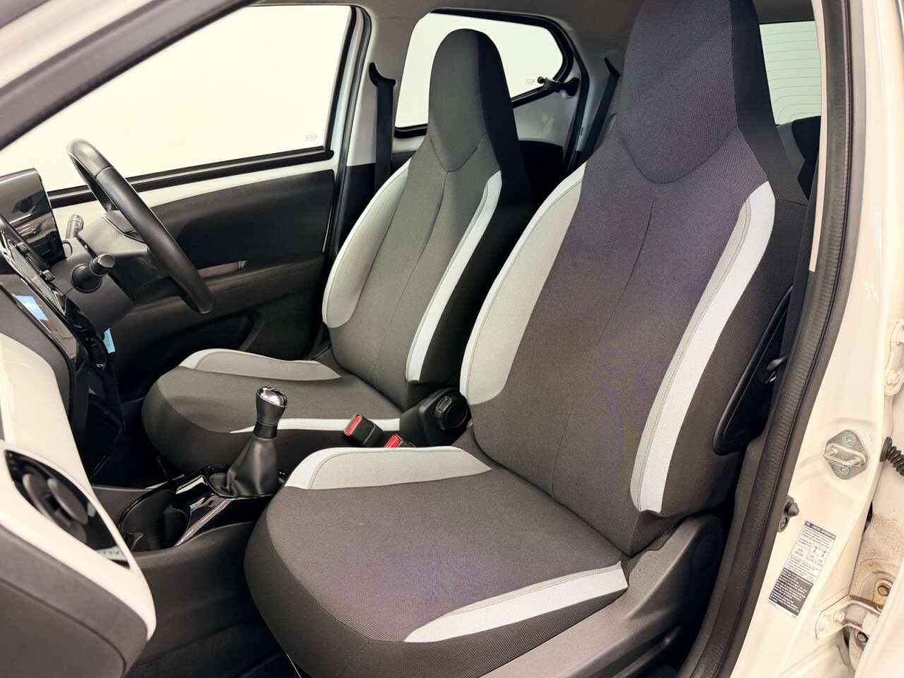 A 2018 TOYOTA AYGO 1.0 VVT-i X-PRESS FIVE DOOR 70 BHP + REAR CAMERA + BLUETOOTH SIX MONTH WARR A 2018 TOYOTA AYGO 1.0 VVT-i X-PRESS FIVE DOOR 70 BHP + REAR CAMERA + BLUETOOTH SIX MONTH WARR