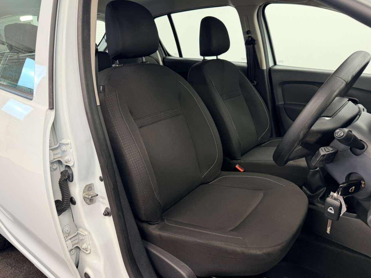 A 2020 DACIA SANDERO 0.9 TCe ESSENTIAL FIVE DOOR 90 BHP + AIR CON + BLUETOOTH SIX MONTH WARRANTY A 2020 DACIA SANDERO 0.9 TCe ESSENTIAL FIVE DOOR 90 BHP + AIR CON + BLUETOOTH SIX MONTH WARRANTY