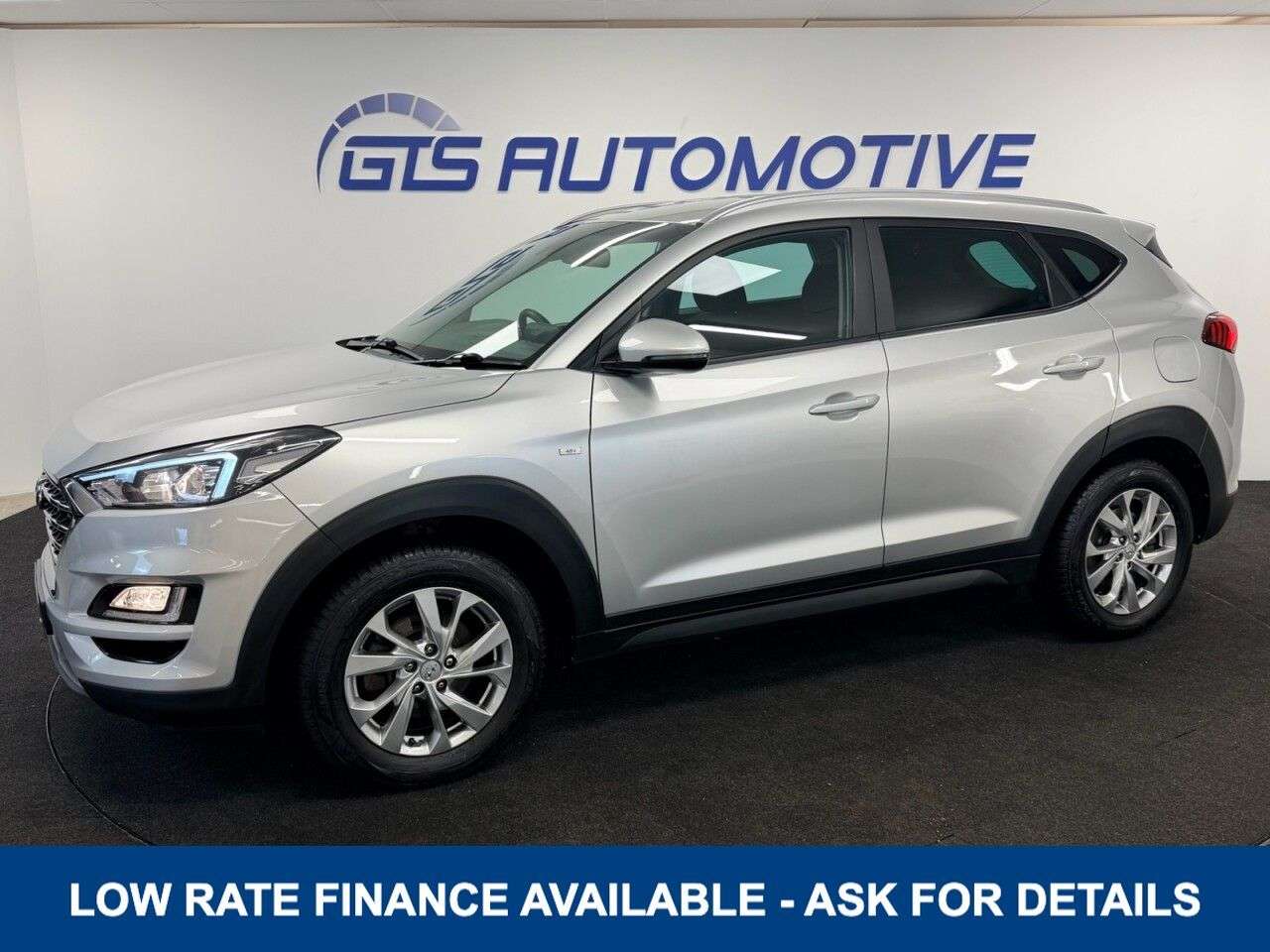 A 2020 HYUNDAI TUCSON 1.6 CRDi MHEV SE NAVIGATION 115 BHP + REAR CAMERA + APPLE CAR PLAY SIX MONT A 2020 HYUNDAI TUCSON 1.6 CRDi MHEV SE NAVIGATION 115 BHP + REAR CAMERA + APPLE CAR PLAY SIX MONT
