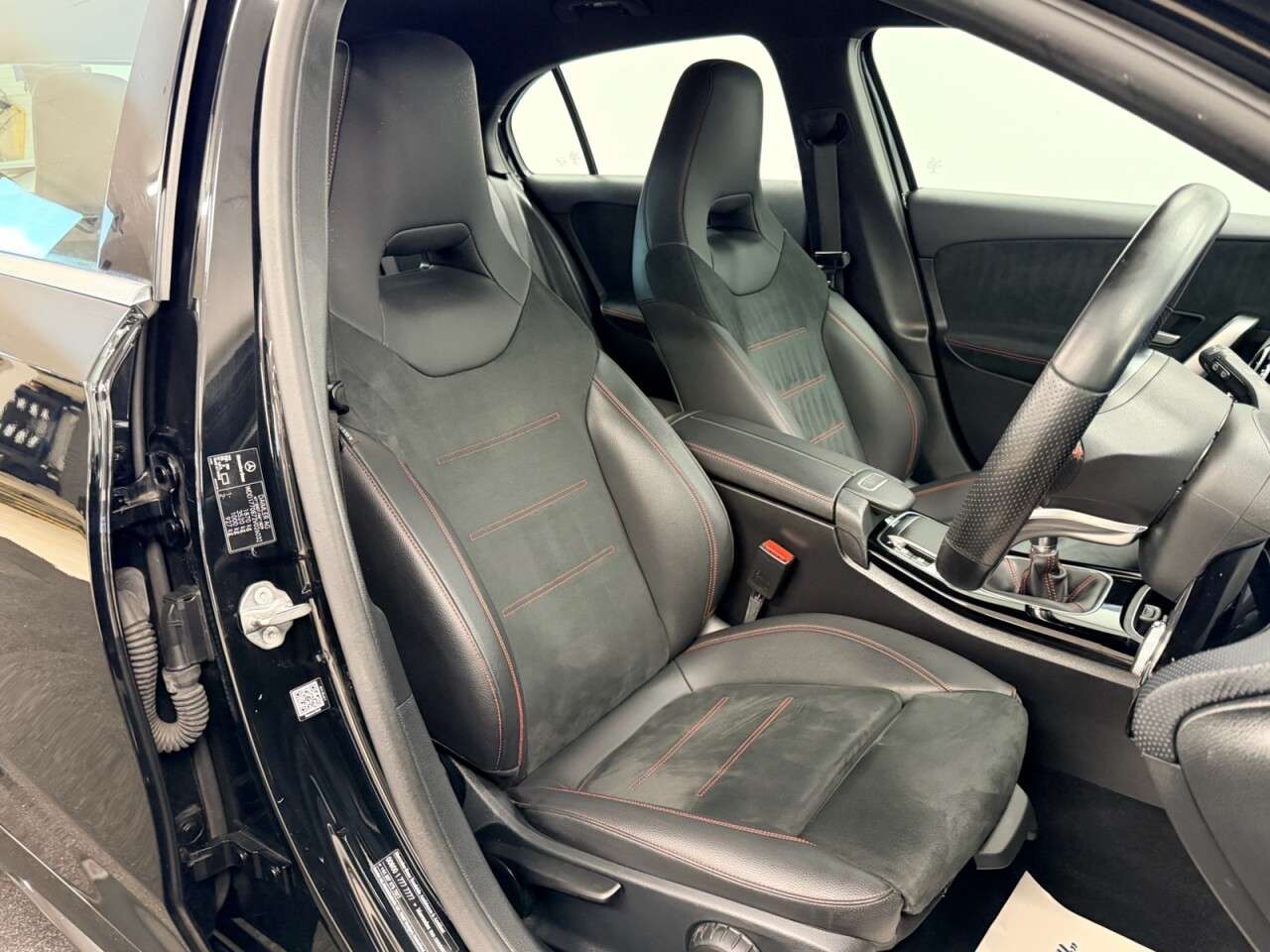 A 2019 MERCEDES-BENZ A CLASS A200 AMG LINE 165 BHP + SAT NAV + REAR CAMERA A 2019 MERCEDES-BENZ A CLASS A200 AMG LINE 165 BHP + SAT NAV + REAR CAMERA