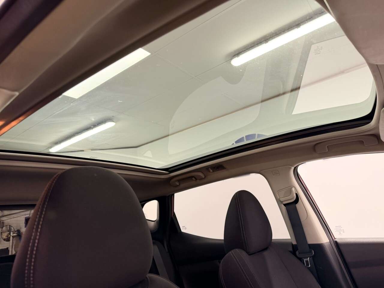 A 2018 NISSAN QASHQAI 1.2 DIG-T N-Connecta 115 BHP + SAT NAV + GLASS SUNROOF + 360 CAMERAS SIX MO A 2018 NISSAN QASHQAI 1.2 DIG-T N-Connecta 115 BHP + SAT NAV + GLASS SUNROOF + 360 CAMERAS SIX MO