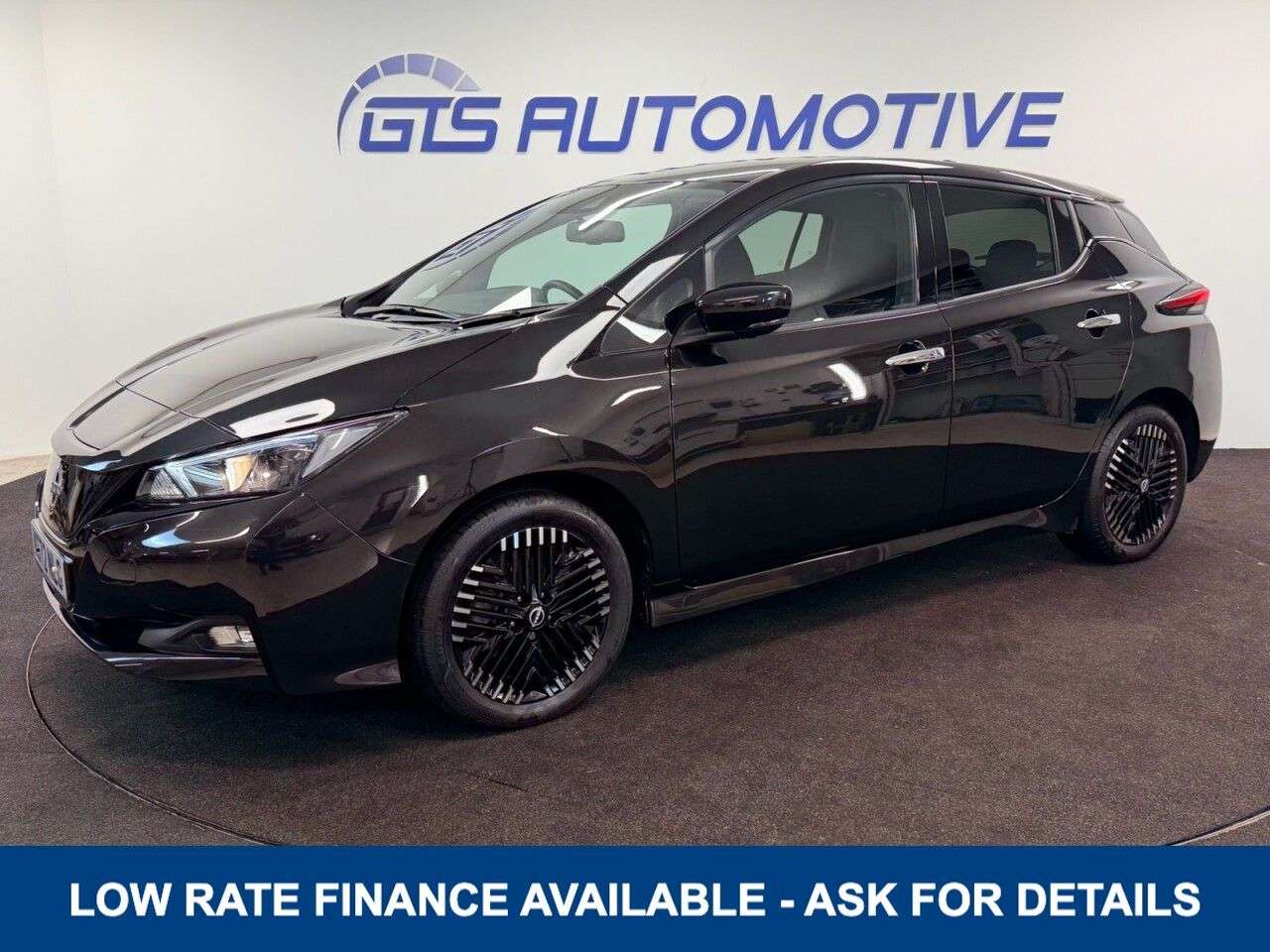 A 2022 NISSAN LEAF 40 kWh N-CONNECTA ELECTRIC AUTOMATIC 150 BHP + SAT NAV + HEATED SEATS + CAM A 2022 NISSAN LEAF 40 kWh N-CONNECTA ELECTRIC AUTOMATIC 150 BHP + SAT NAV + HEATED SEATS + CAM