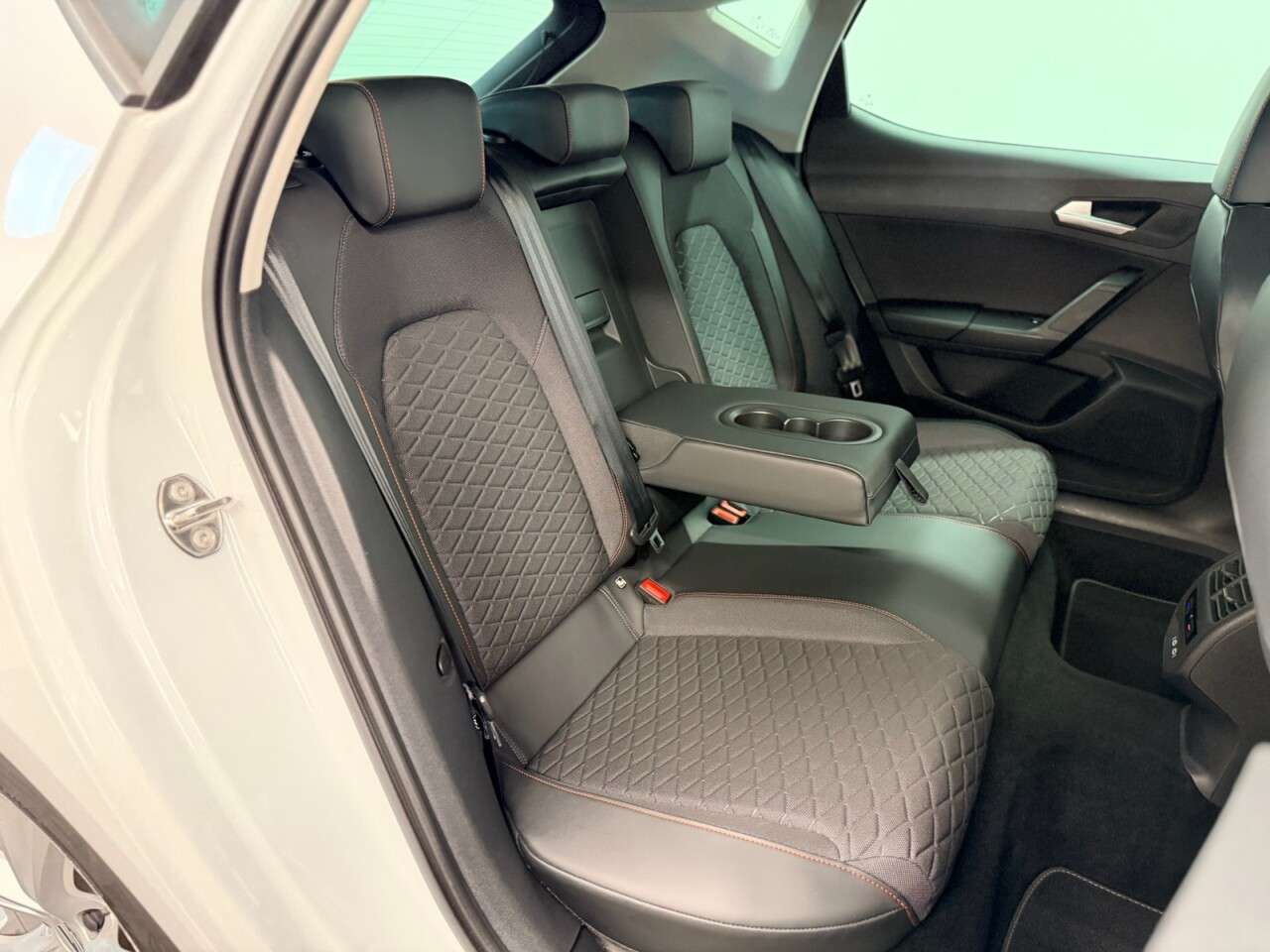 A 2021 SEAT LEON 1.4 TURBO eHYBRID PLUG IN 12.8kWh FR FIVE DOOR DSG AUTO 204 BHP + APPLE PLA A 2021 SEAT LEON 1.4 TURBO eHYBRID PLUG IN 12.8kWh FR FIVE DOOR DSG AUTO 204 BHP + APPLE PLA