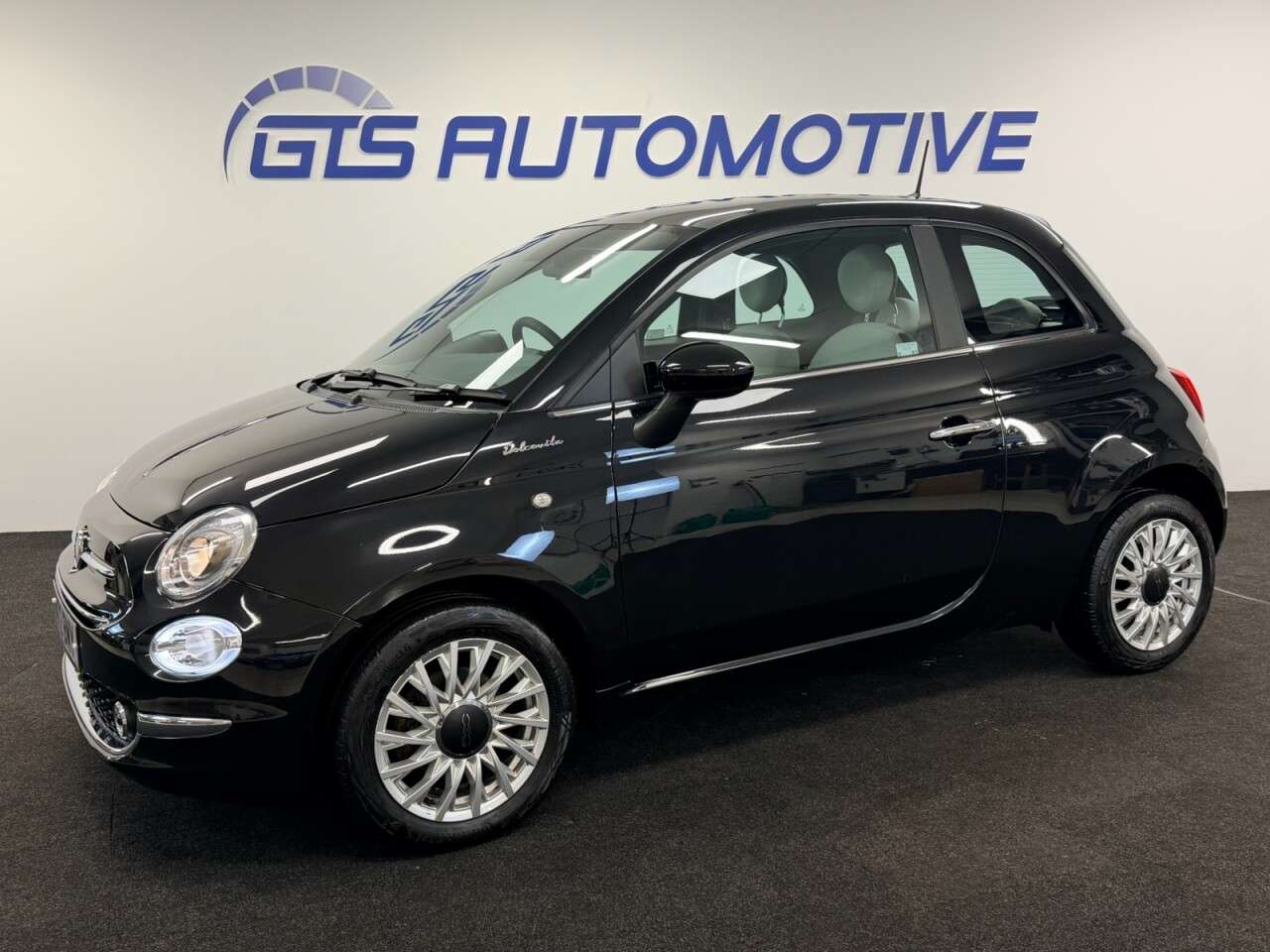 A 2022 FIAT 500 1.0 MHEV DOLCEVITA 70 BHP + GLASS SUNROOF + PARKING SENSORS SIX MONTH WARRA A 2022 FIAT 500 1.0 MHEV DOLCEVITA 70 BHP + GLASS SUNROOF + PARKING SENSORS SIX MONTH WARRA