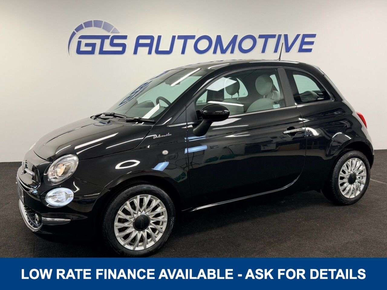 A 2022 FIAT 500 1.0 MHEV DOLCEVITA 70 BHP + GLASS SUNROOF + PARKING SENSORS SIX MONTH WARRA A 2022 FIAT 500 1.0 MHEV DOLCEVITA 70 BHP + GLASS SUNROOF + PARKING SENSORS SIX MONTH WARRA