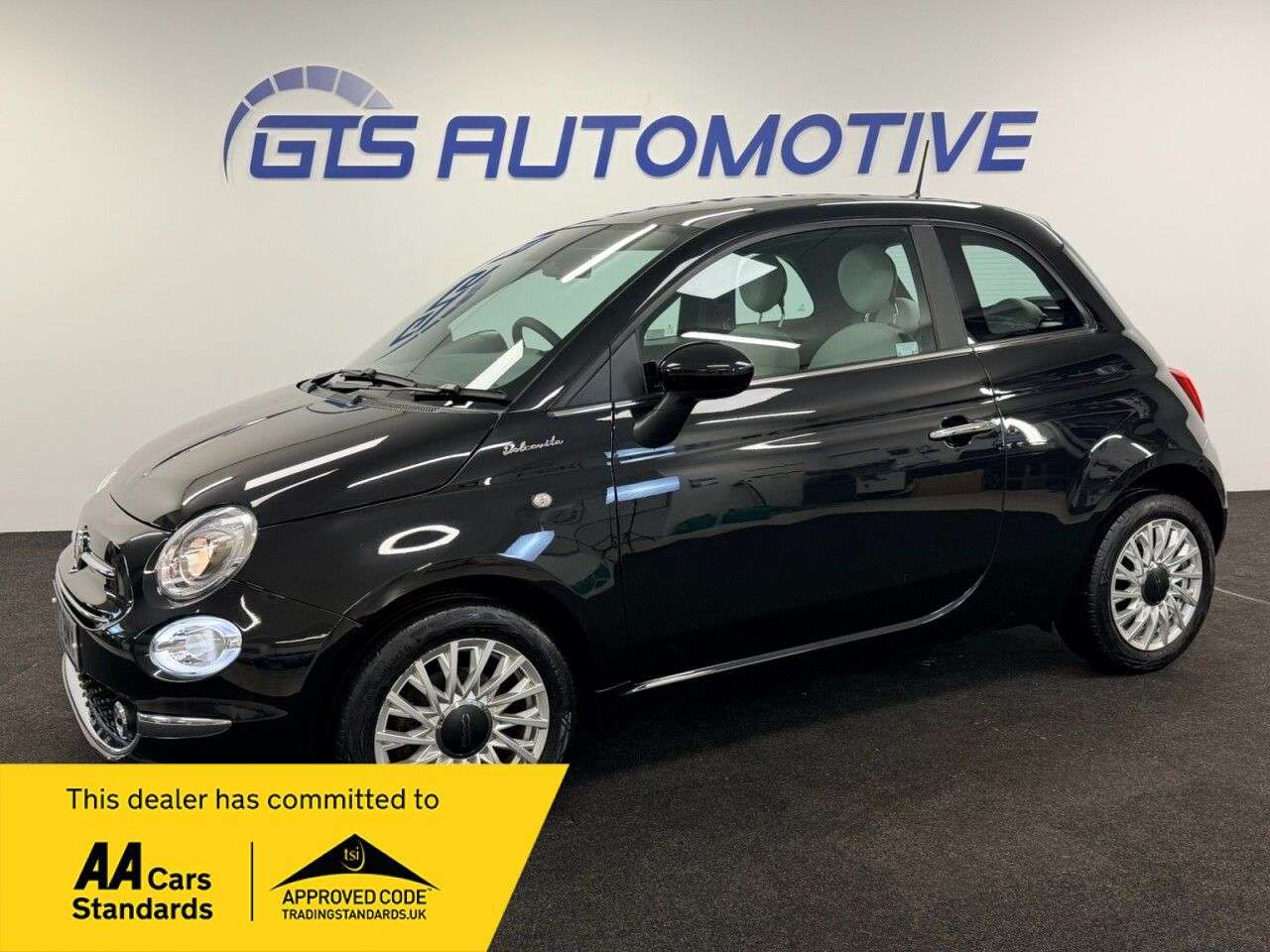 A 2022 FIAT 500 1.0 MHEV DOLCEVITA 70 BHP + GLASS SUNROOF + PARKING SENSORS SIX MONTH WARRA A 2022 FIAT 500 1.0 MHEV DOLCEVITA 70 BHP + GLASS SUNROOF + PARKING SENSORS SIX MONTH WARRA