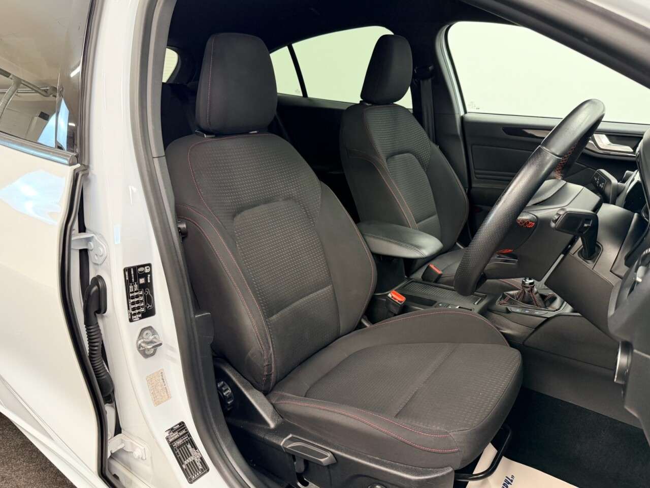 A 2019 FORD FOCUS 1.0 TURBO ECOBOOST ST-LINE FIVE DOOR 125 BHP A 2019 FORD FOCUS 1.0 TURBO ECOBOOST ST-LINE FIVE DOOR 125 BHP