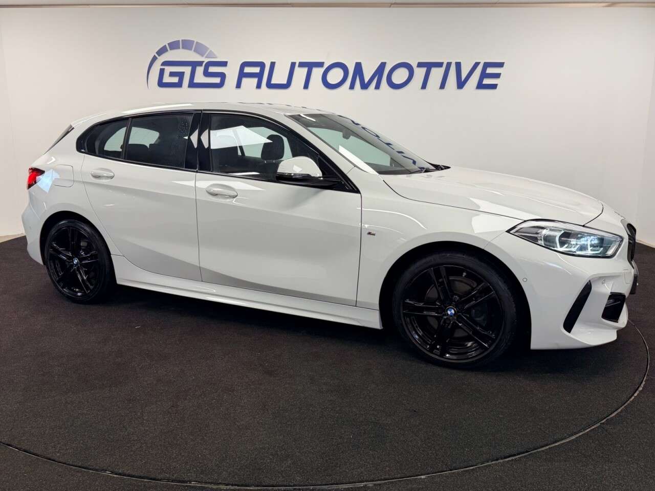 A 2021 BMW 1 SERIES 118i M-SPORT LCP FIVE DOOR 135 BHP + SAT NAV + HEATED SEATS + CAMERA SIX MO A 2021 BMW 1 SERIES 118i M-SPORT LCP FIVE DOOR 135 BHP + SAT NAV + HEATED SEATS + CAMERA SIX MO