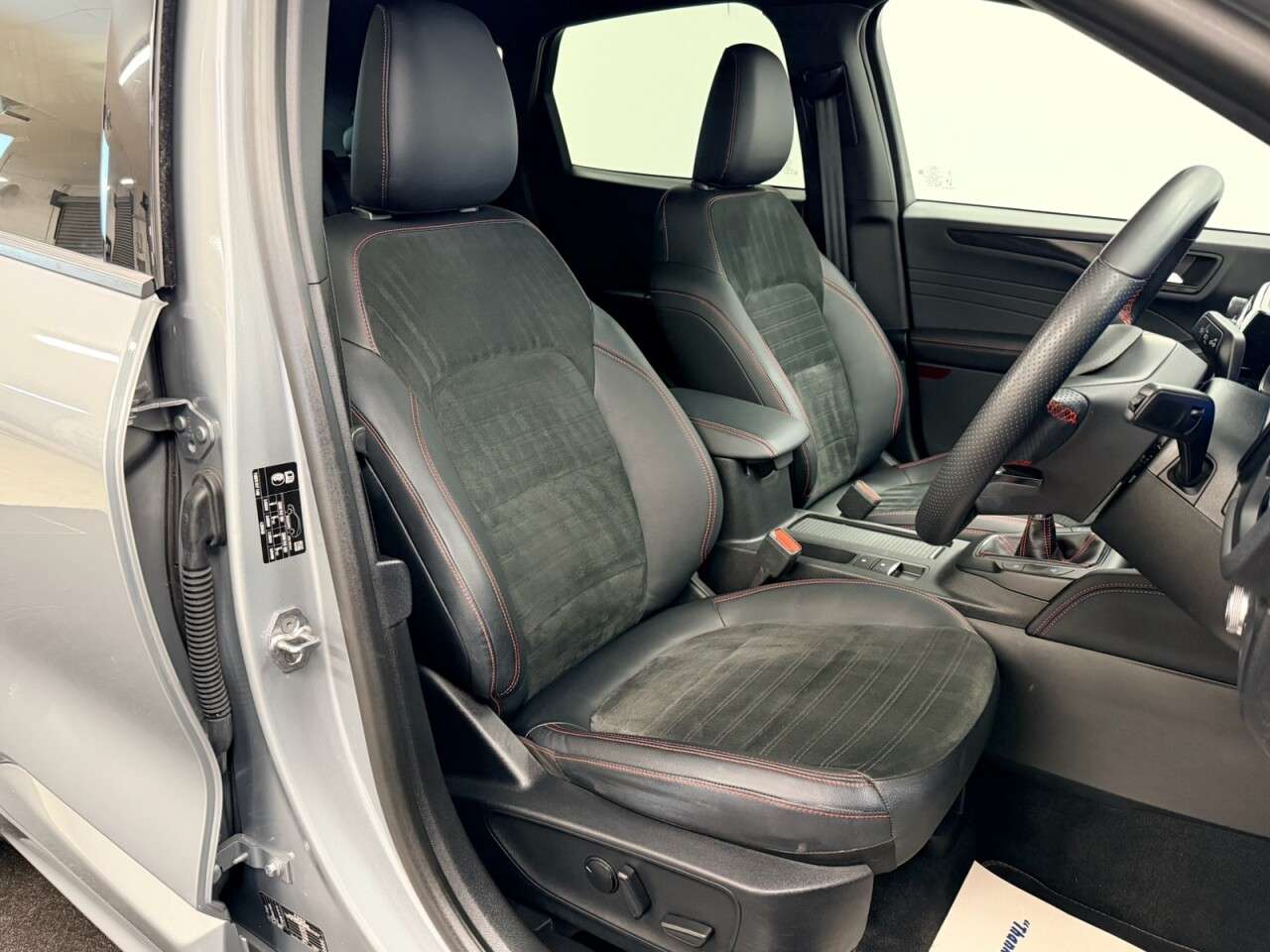 A 2022 FORD KUGA 1.5T ECOBOOST ST-LINE 150 BHP + SAT NAV + CAMERA + BANG OLUFSEN SIX MONTH W A 2022 FORD KUGA 1.5T ECOBOOST ST-LINE 150 BHP + SAT NAV + CAMERA + BANG OLUFSEN SIX MONTH W