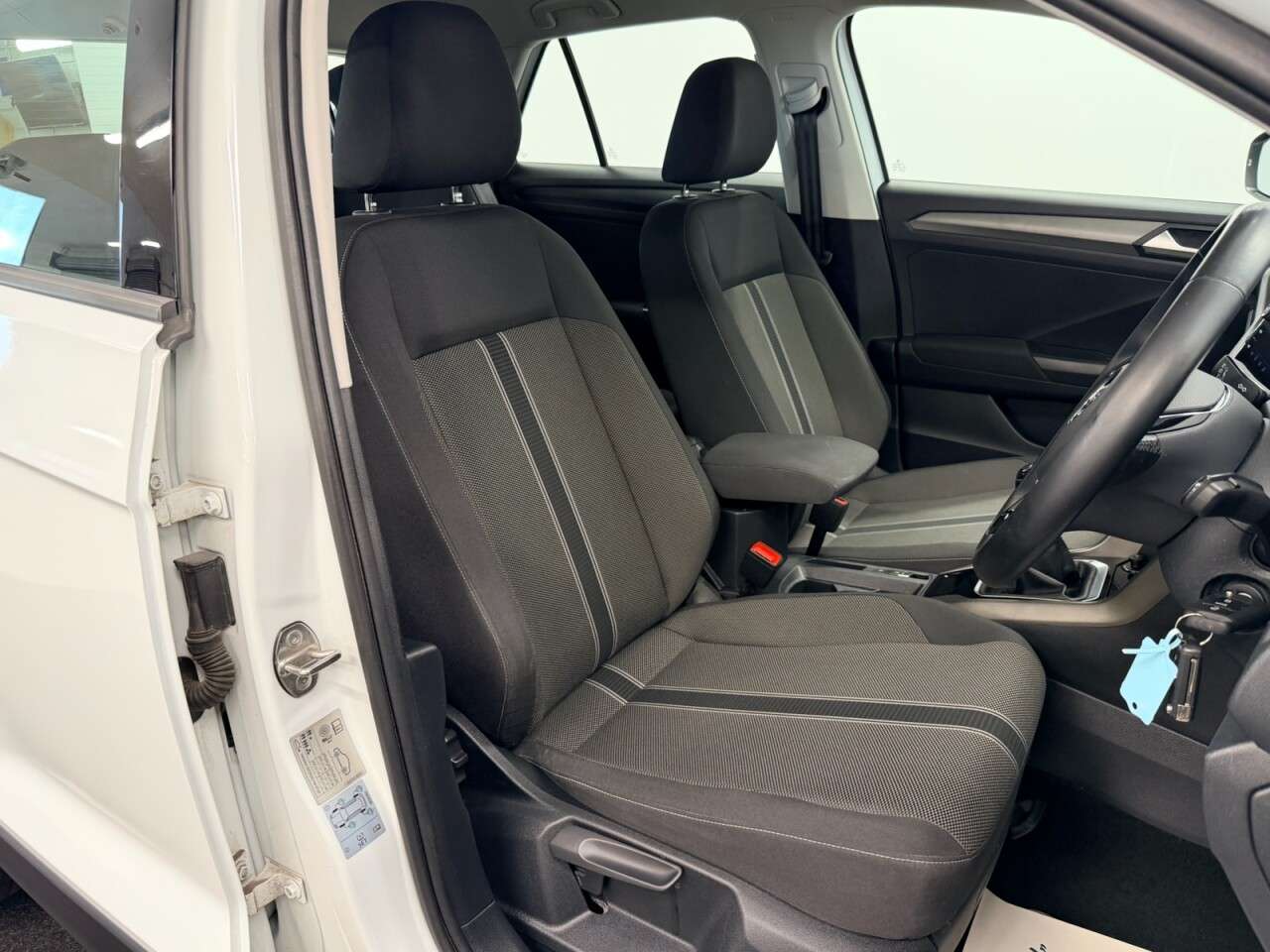 A 2020 VOLKSWAGEN T-ROC 1.5 TSI GPF EVO SE 150 BHP + APPLE CAR PLAY + PARKING SENSORS SIX MONTH WAR A 2020 VOLKSWAGEN T-ROC 1.5 TSI GPF EVO SE 150 BHP + APPLE CAR PLAY + PARKING SENSORS SIX MONTH WAR