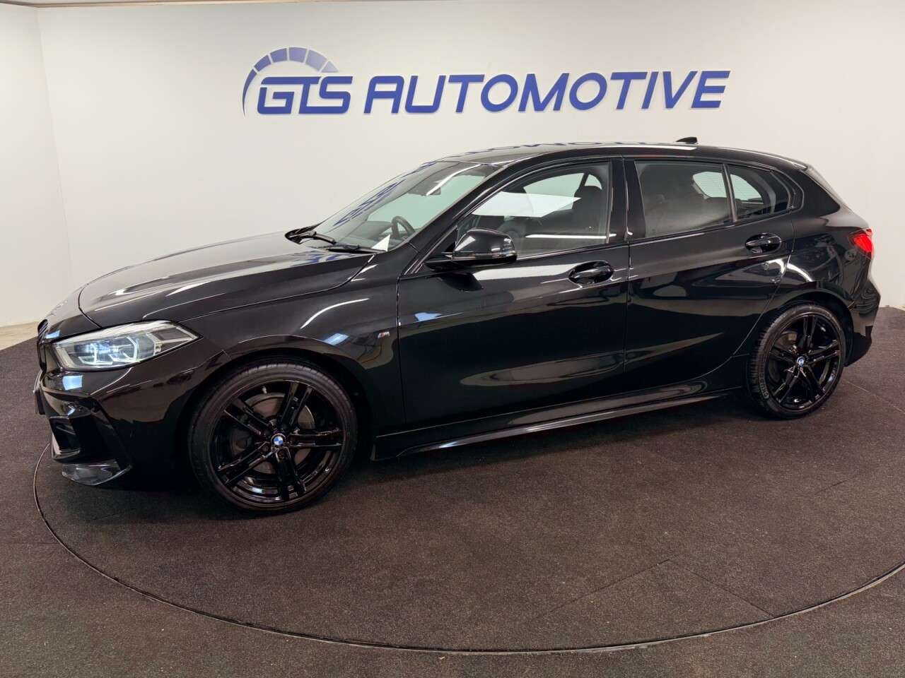 A 2020 BMW 1 SERIES 118i M-SPORT BLACK PACK FIVE DOOR 135 BHP + SAT NAV + HEATED LEATHER SIX MO A 2020 BMW 1 SERIES 118i M-SPORT BLACK PACK FIVE DOOR 135 BHP + SAT NAV + HEATED LEATHER SIX MO