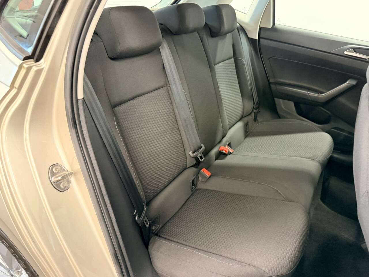 A 2018 VOLKSWAGEN POLO 1.0 TSI SE FIVE DOOR 95 BHP + AIR CON + APPLE CAR PLAY A 2018 VOLKSWAGEN POLO 1.0 TSI SE FIVE DOOR 95 BHP + AIR CON + APPLE CAR PLAY