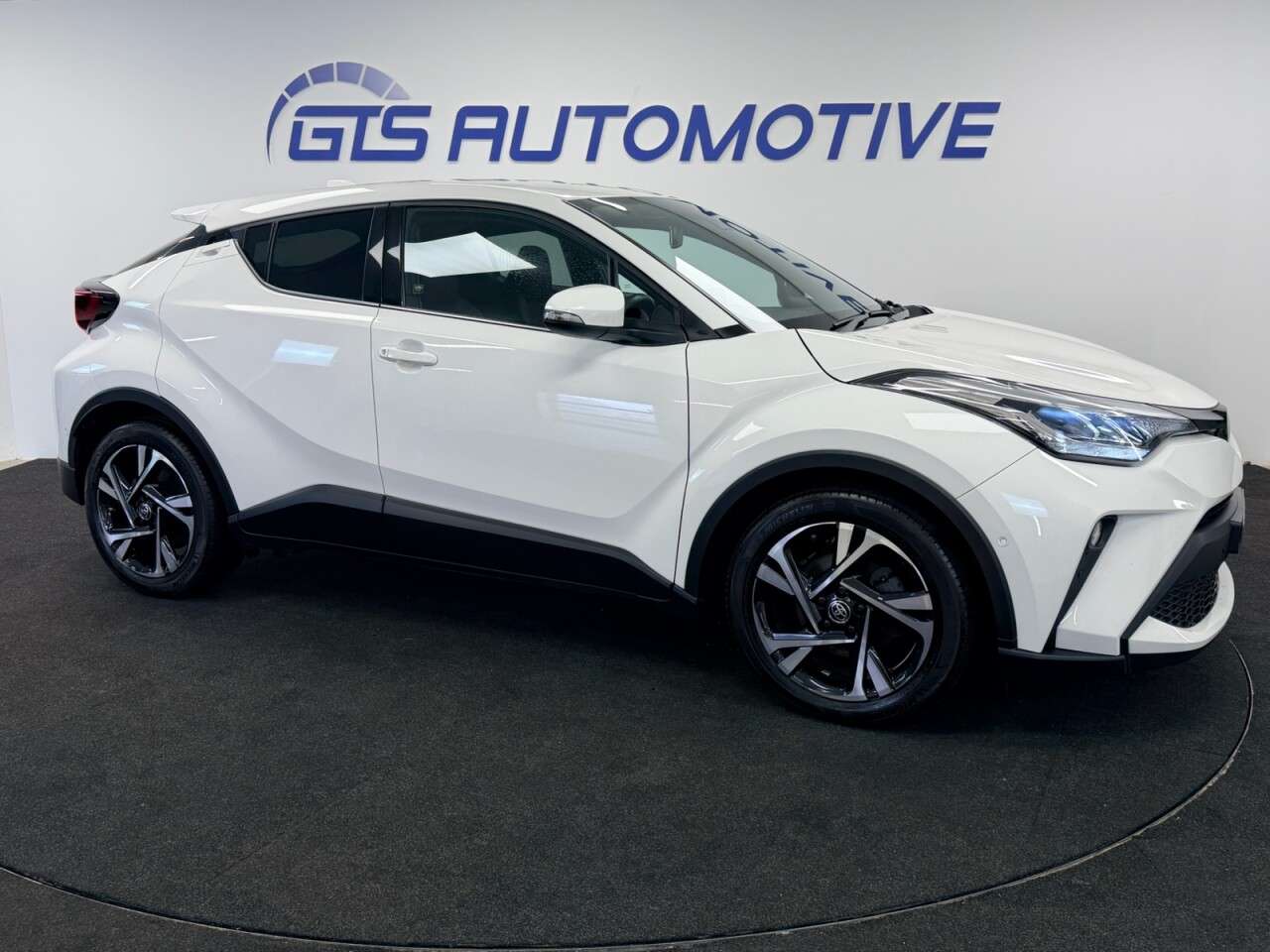 A 2022 TOYOTA C-HR 2.0 VVT-h GPF DESIGN HYBRID CVT AUTO 185 BHP + SAT NAV + REAR CAMERA SIX MO A 2022 TOYOTA C-HR 2.0 VVT-h GPF DESIGN HYBRID CVT AUTO 185 BHP + SAT NAV + REAR CAMERA SIX MO