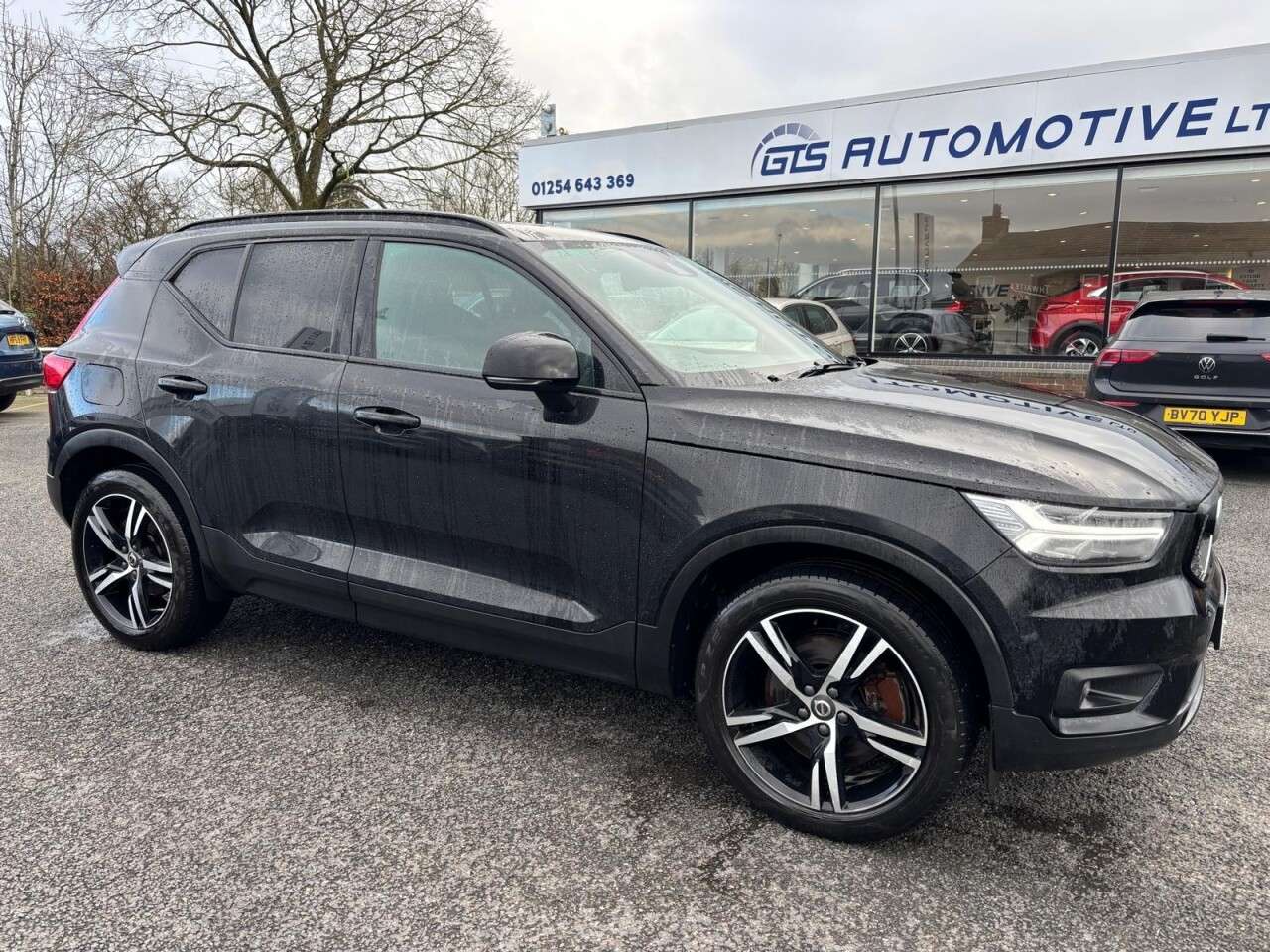 A 2020 VOLVO XC40 1.5h T4 RECHARGE 10.7kWh R-DESIGN PLUG-IN HYBRID AUTO 211 BHP A 2020 VOLVO XC40 1.5h T4 RECHARGE 10.7kWh R-DESIGN PLUG-IN HYBRID AUTO 211 BHP