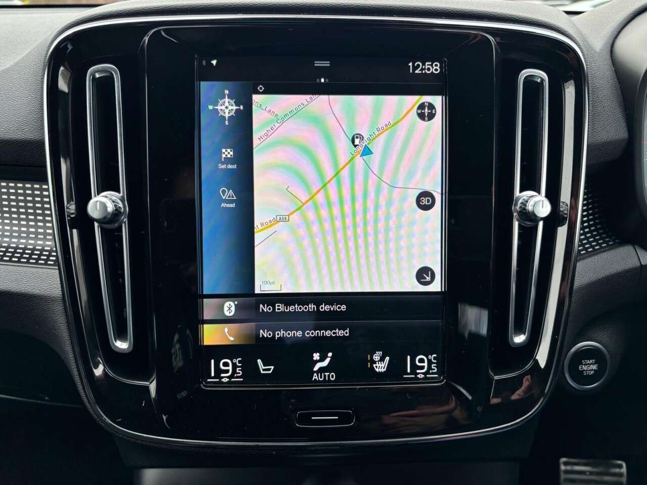 A 2020 VOLVO XC40 1.5h T4 RECHARGE 10.7kWh R-DESIGN PLUG-IN HYBRID AUTO 211 BHP A 2020 VOLVO XC40 1.5h T4 RECHARGE 10.7kWh R-DESIGN PLUG-IN HYBRID AUTO 211 BHP