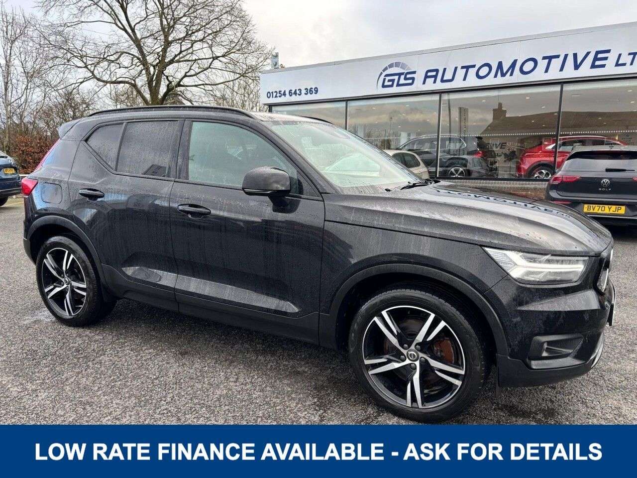 A 2020 VOLVO XC40 1.5h T4 RECHARGE 10.7kWh R-DESIGN PLUG-IN HYBRID AUTO 211 BHP A 2020 VOLVO XC40 1.5h T4 RECHARGE 10.7kWh R-DESIGN PLUG-IN HYBRID AUTO 211 BHP
