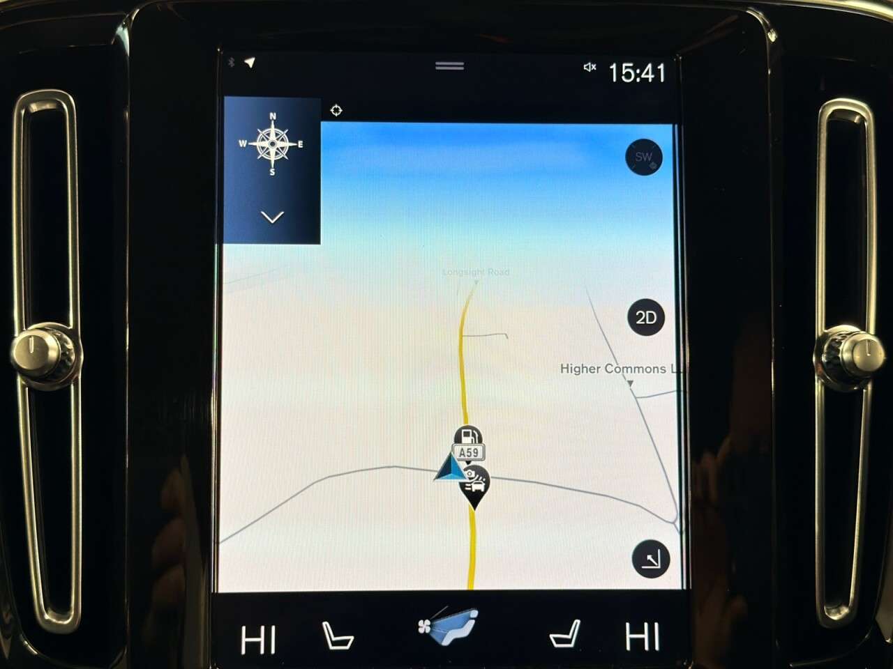 A 2020 VOLVO XC40 1.5h T4 RECHARGE 10.7kWh R-DESIGN PLUG-IN HYBRID AUTO 211 BHP + SAT NAV + H A 2020 VOLVO XC40 1.5h T4 RECHARGE 10.7kWh R-DESIGN PLUG-IN HYBRID AUTO 211 BHP + SAT NAV + H