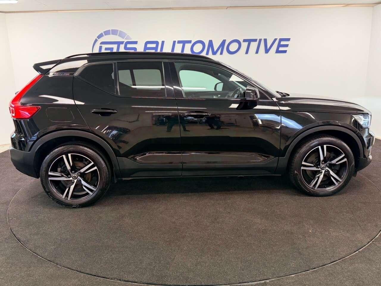 2020 VOLVO XC40 2020 VOLVO XC40