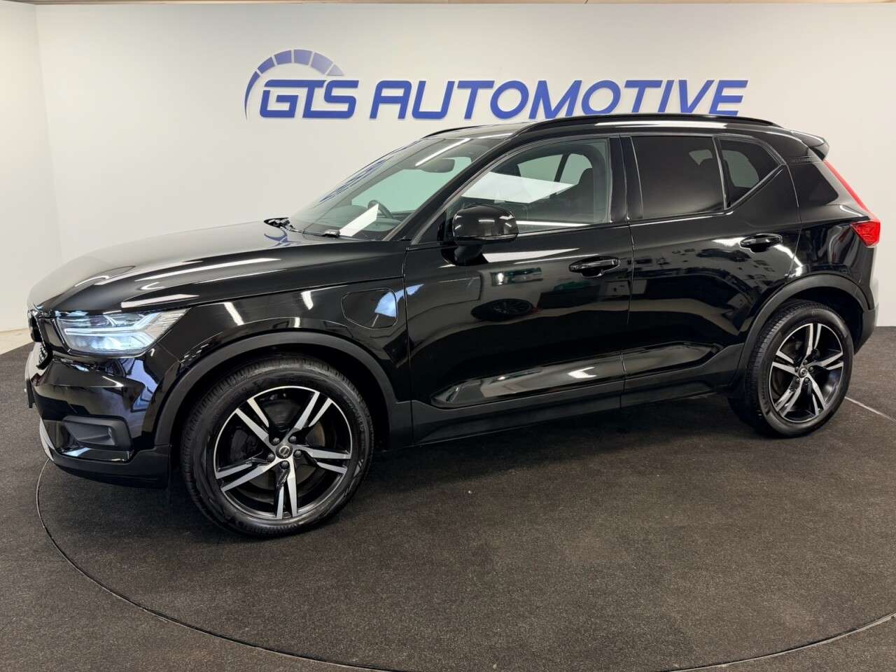 2020 VOLVO XC40 2020 VOLVO XC40