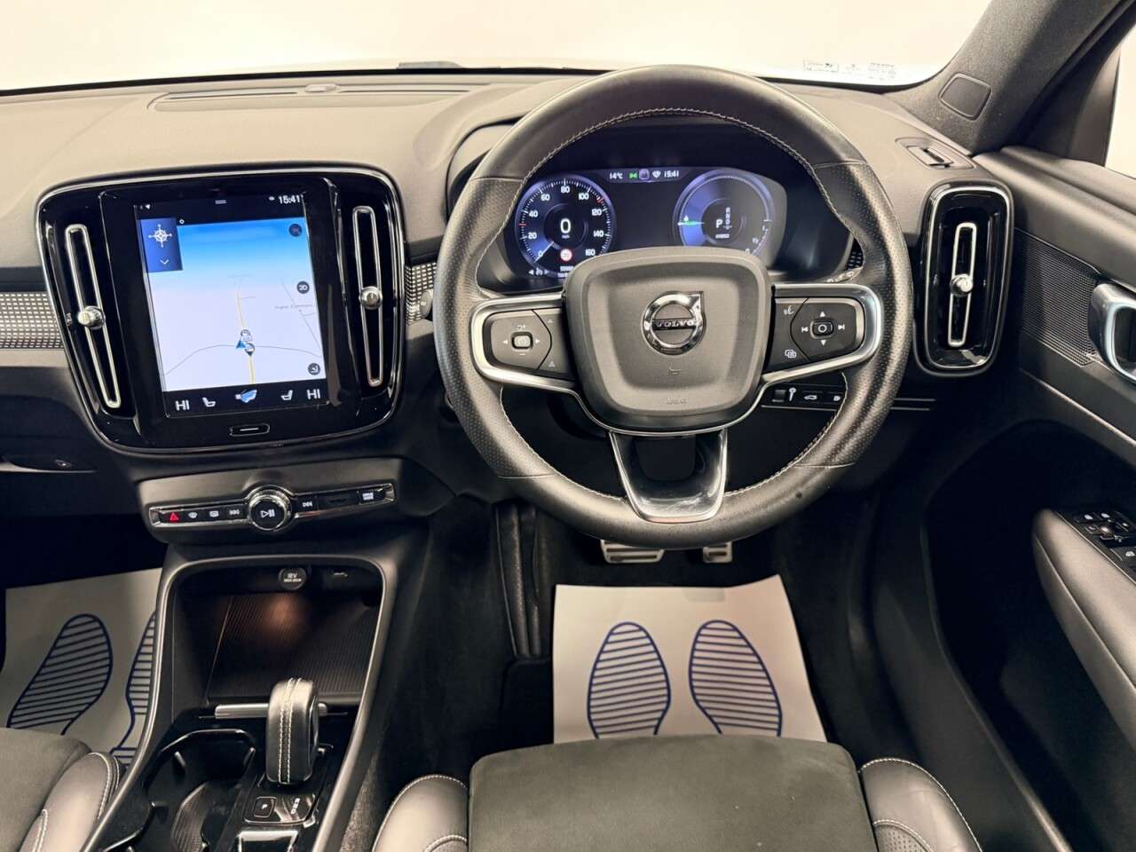 2020 VOLVO XC40 2020 VOLVO XC40