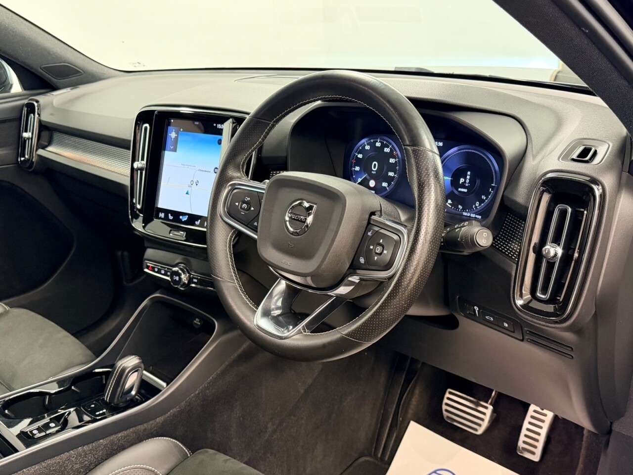 2020 VOLVO XC40 2020 VOLVO XC40