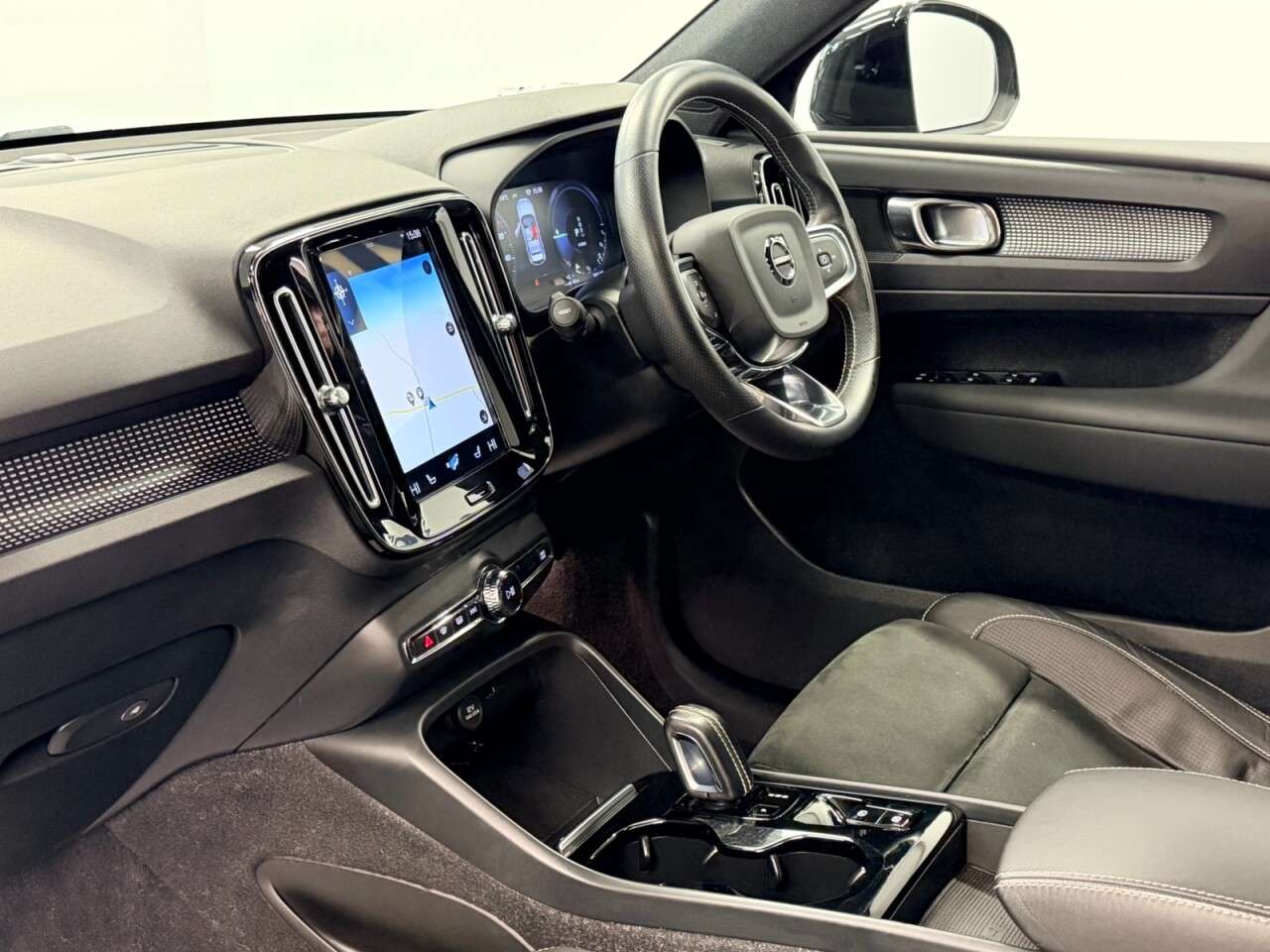 2020 VOLVO XC40 2020 VOLVO XC40