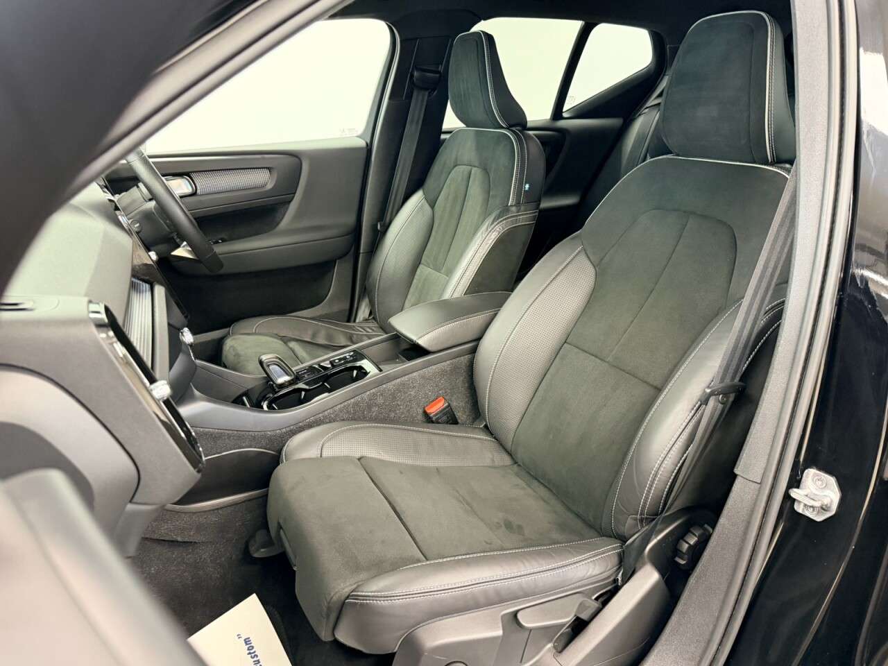 2020 VOLVO XC40 2020 VOLVO XC40