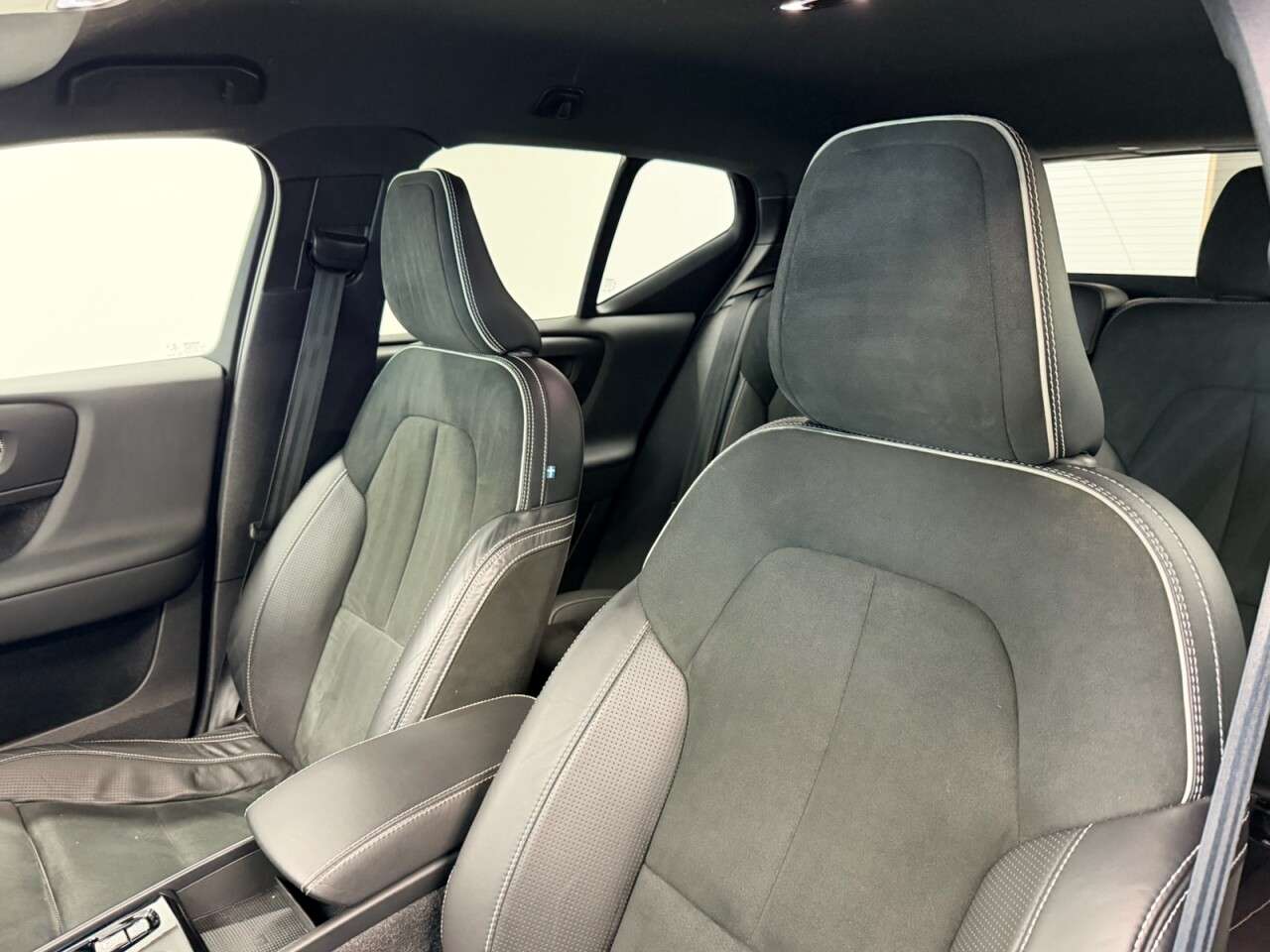 2020 VOLVO XC40 2020 VOLVO XC40