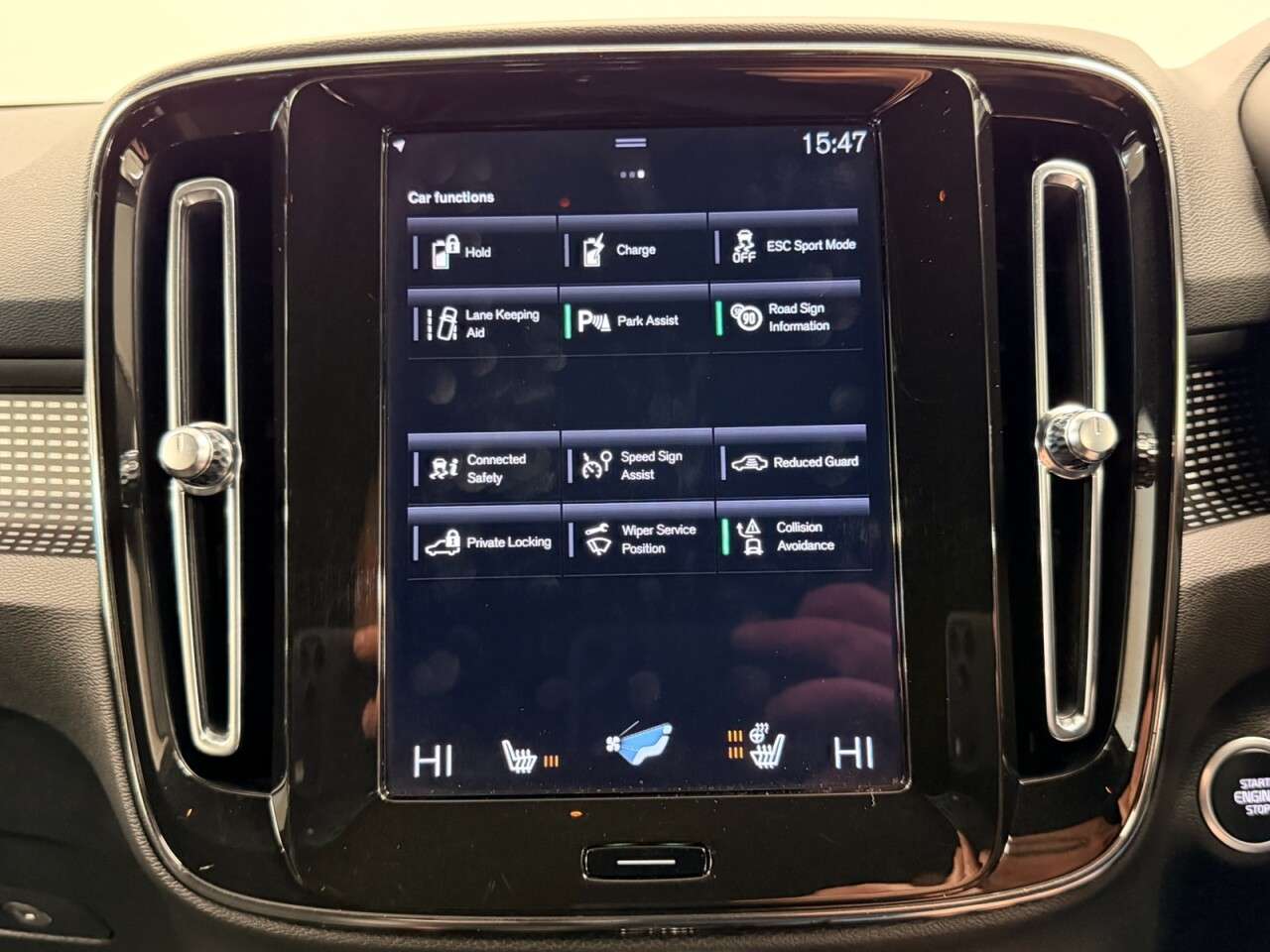 2020 VOLVO XC40 2020 VOLVO XC40