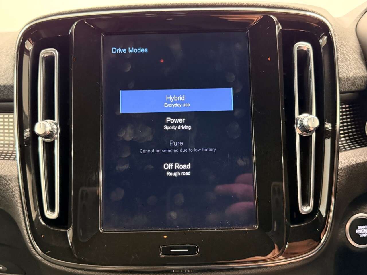 2020 VOLVO XC40 2020 VOLVO XC40