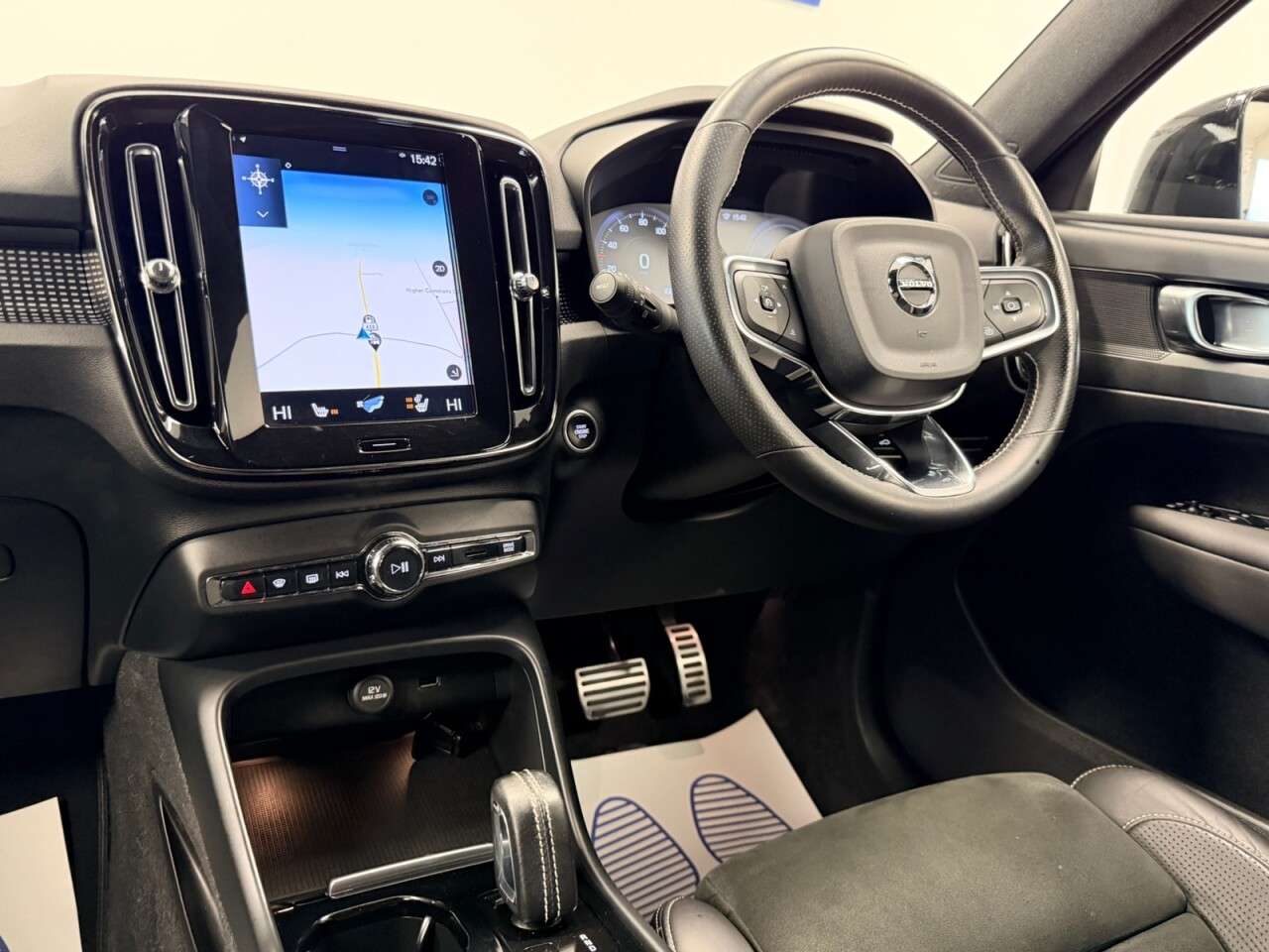 2020 VOLVO XC40 2020 VOLVO XC40