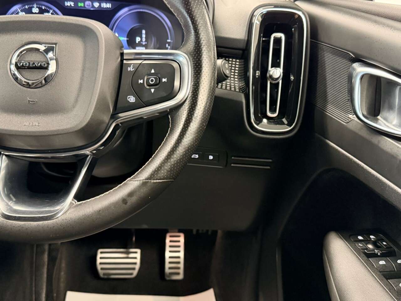 2020 VOLVO XC40 2020 VOLVO XC40