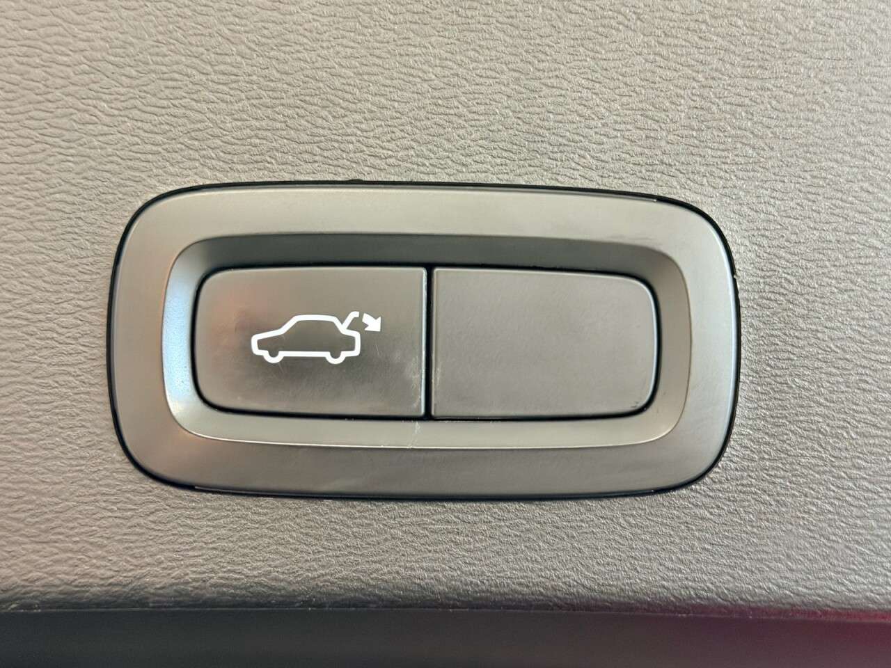 2020 VOLVO XC40 2020 VOLVO XC40