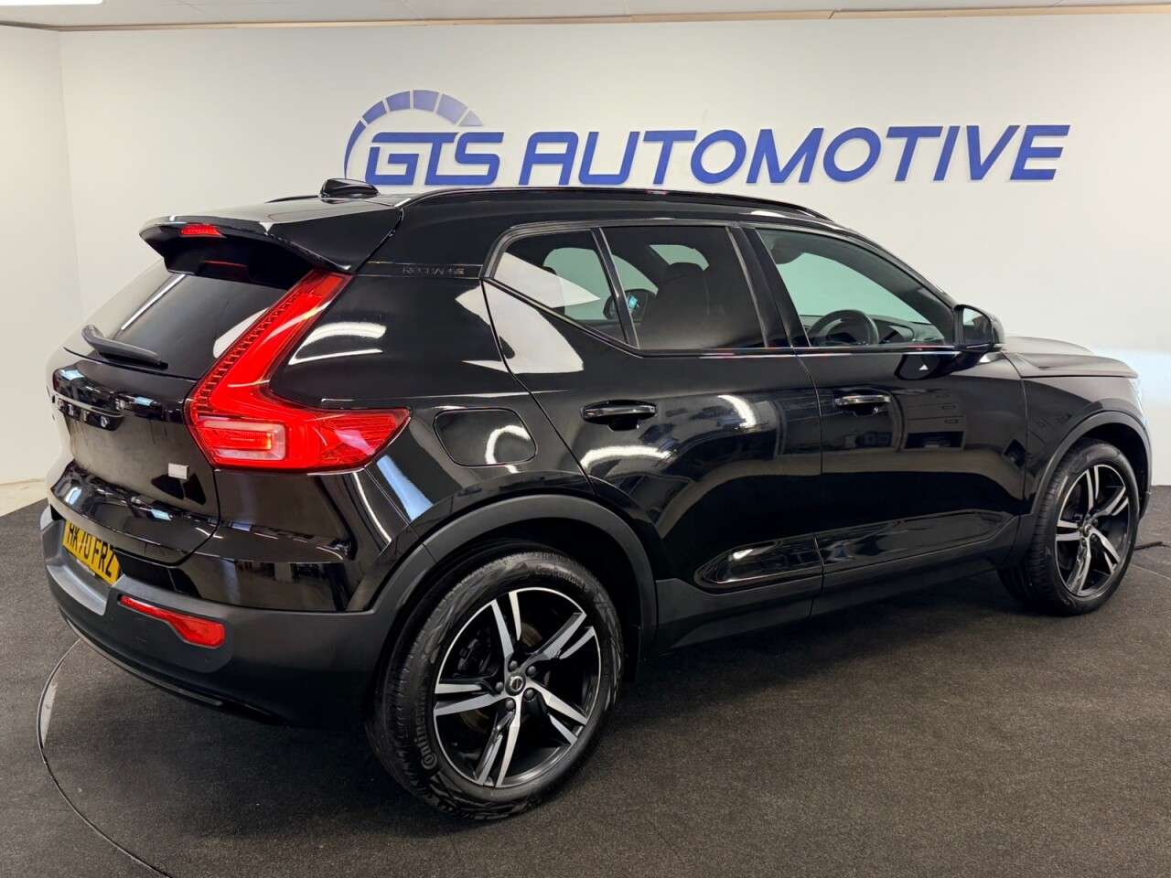 2020 VOLVO XC40 2020 VOLVO XC40