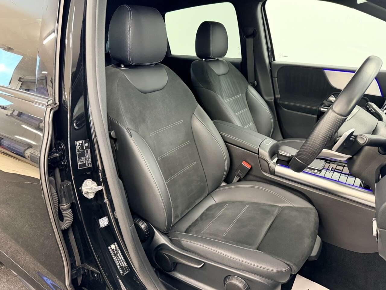 A 2021 MERCEDES-BENZ B CLASS B250e 15.6kWh AMG LINE EDITION EXECUTIVE PLUG-IN HYBRID 8G-DCT 220 BHP + SA A 2021 MERCEDES-BENZ B CLASS B250e 15.6kWh AMG LINE EDITION EXECUTIVE PLUG-IN HYBRID 8G-DCT 220 BHP + SA