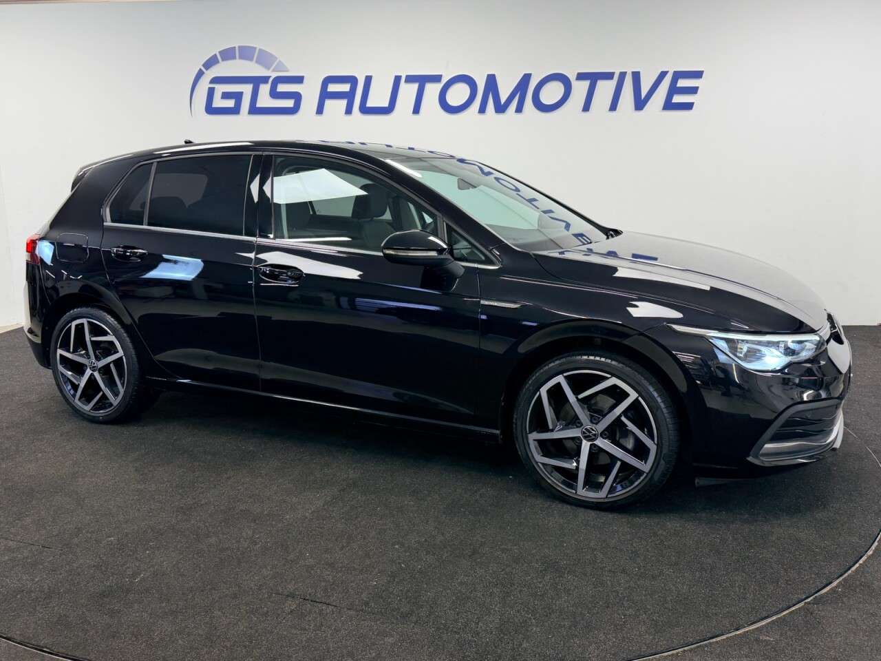 A 2020 VOLKSWAGEN GOLF 1.5 eTSI MHEV HYBRID STYLE FIVE DOOR DSG AUTO 150 BHP + SAT NAV + 18in ALLO A 2020 VOLKSWAGEN GOLF 1.5 eTSI MHEV HYBRID STYLE FIVE DOOR DSG AUTO 150 BHP + SAT NAV + 18in ALLO