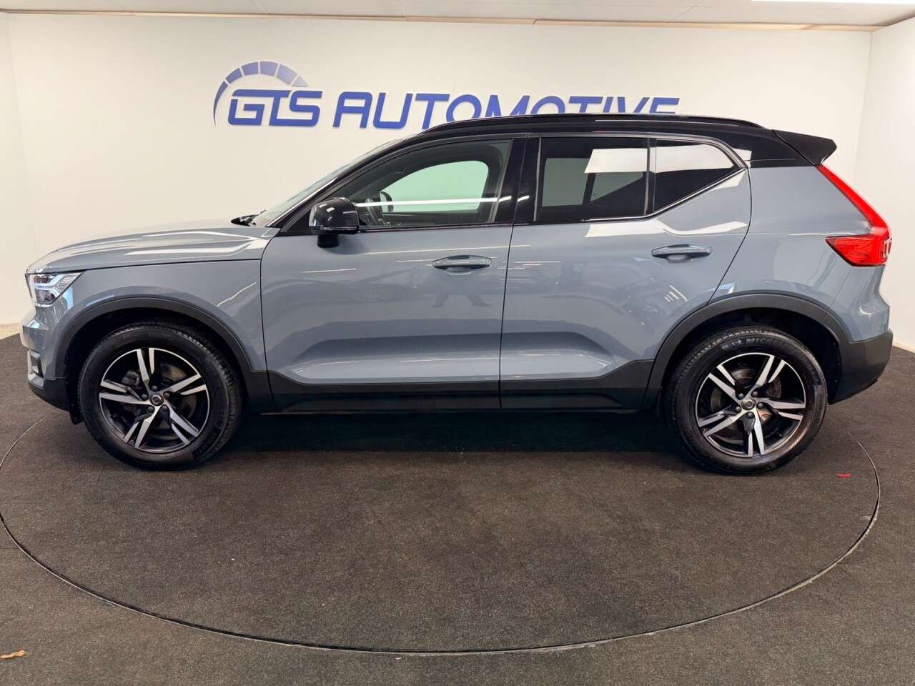 2020 VOLVO XC40 2020 VOLVO XC40