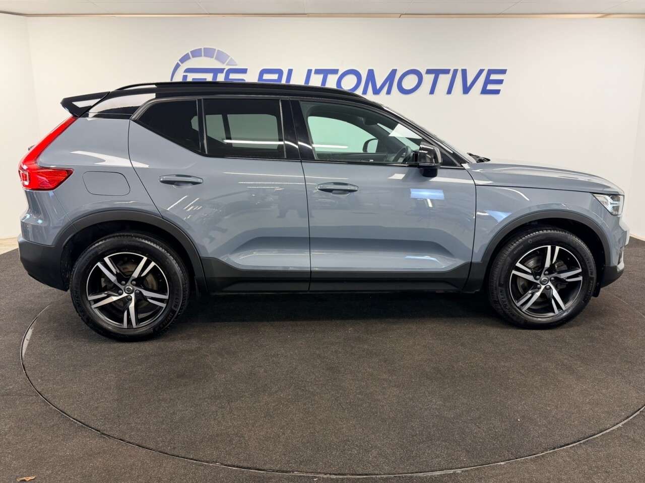 2020 VOLVO XC40 2020 VOLVO XC40