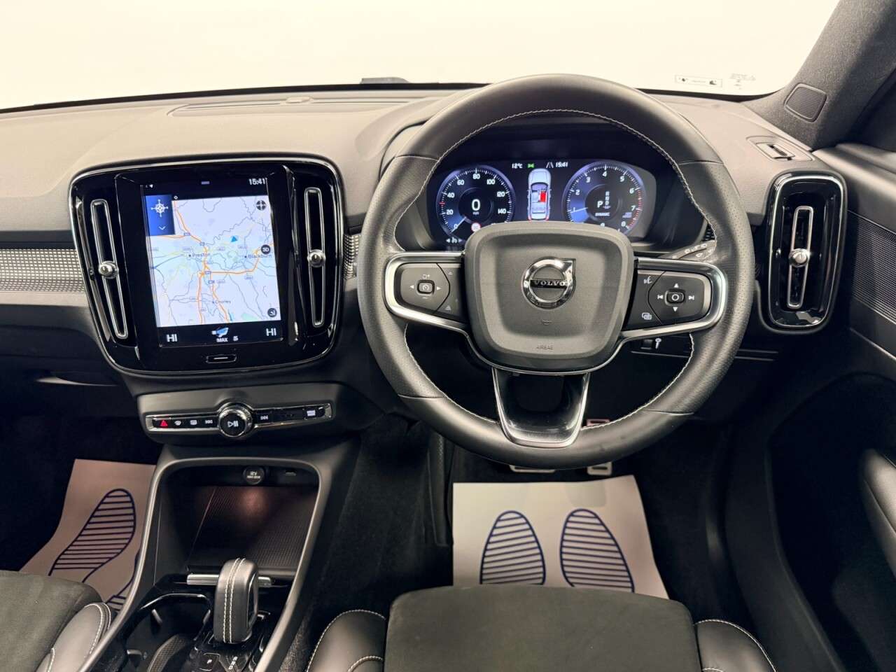 2020 VOLVO XC40 2020 VOLVO XC40