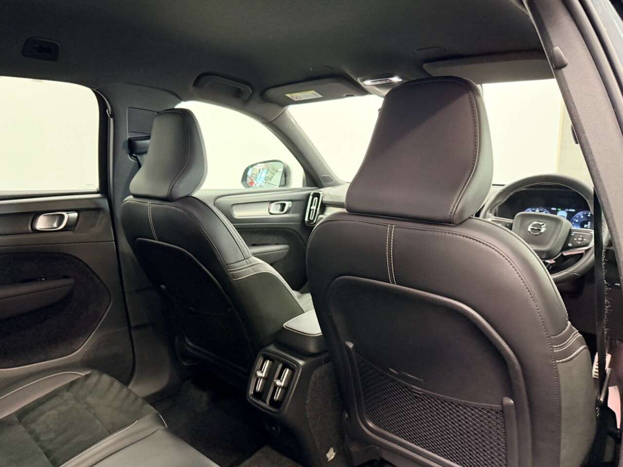 2020 VOLVO XC40 2020 VOLVO XC40