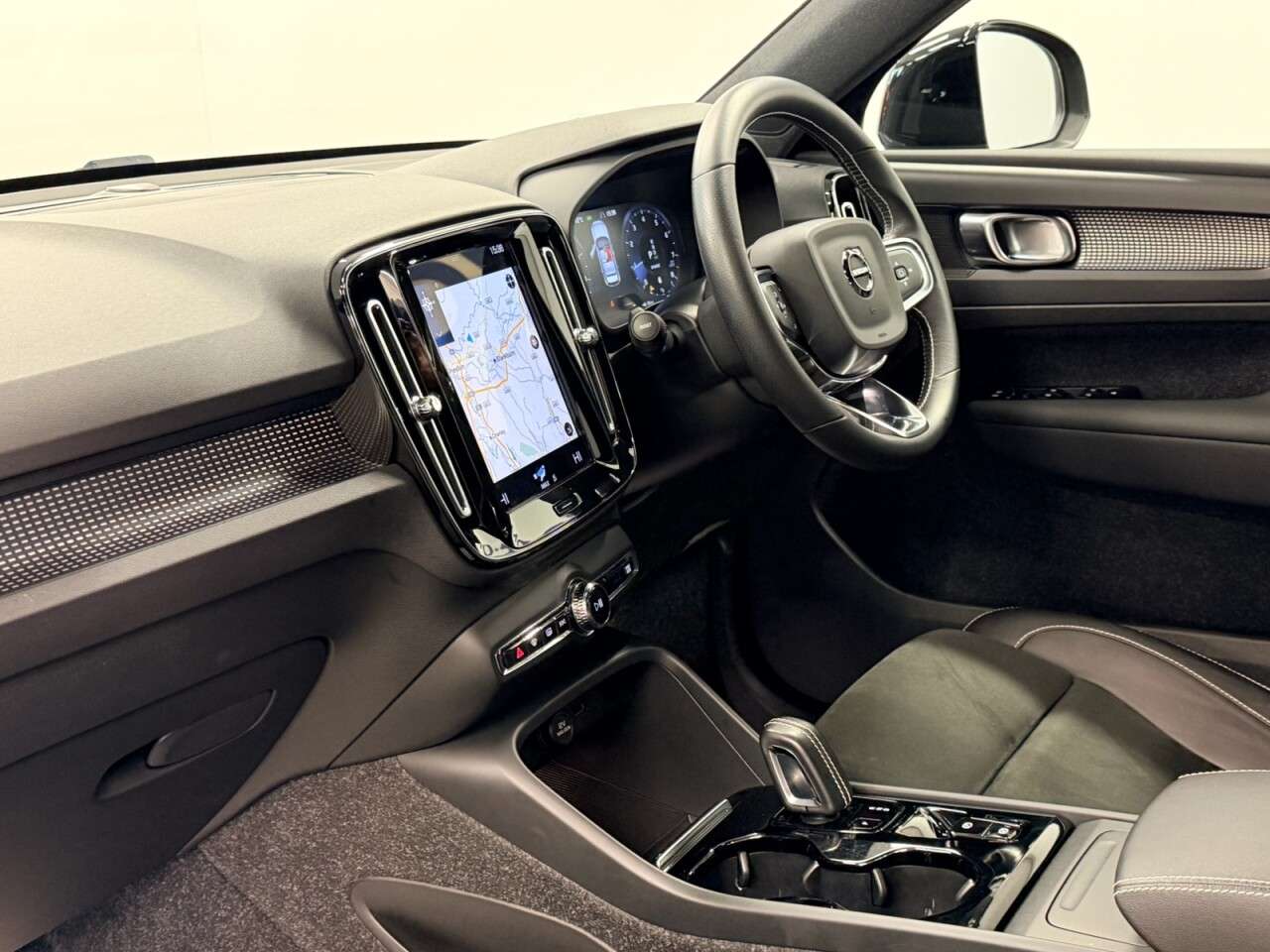 2020 VOLVO XC40 2020 VOLVO XC40