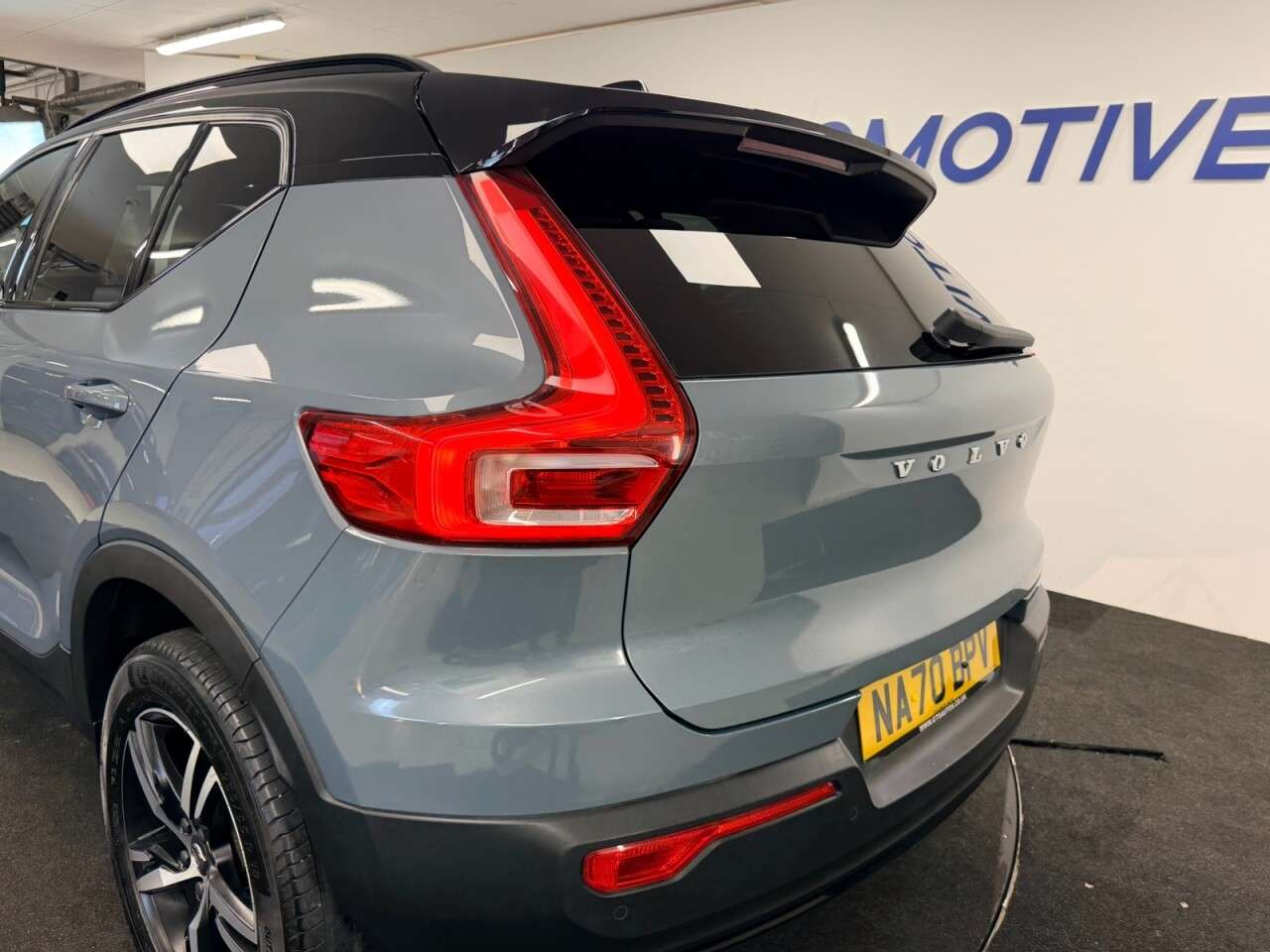 2020 VOLVO XC40 2020 VOLVO XC40