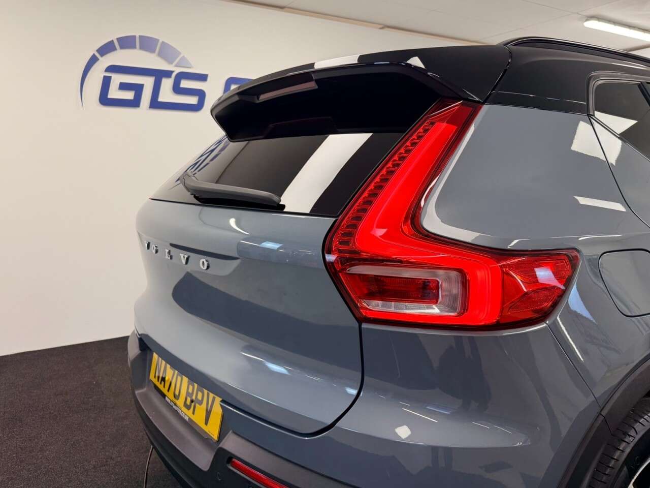 2020 VOLVO XC40 2020 VOLVO XC40