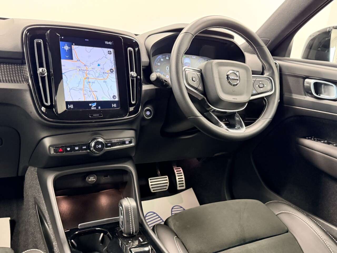 2020 VOLVO XC40 2020 VOLVO XC40