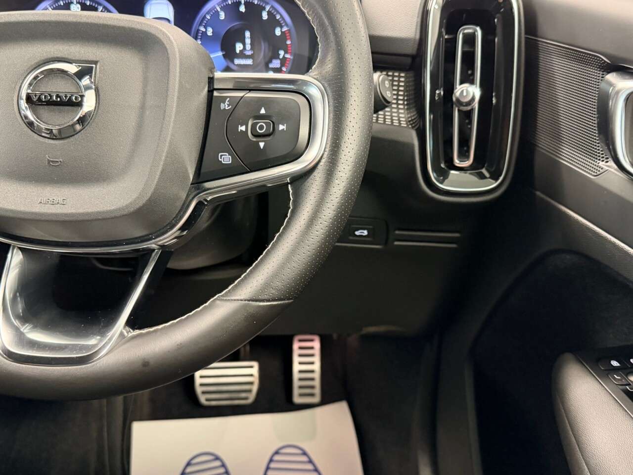 2020 VOLVO XC40 2020 VOLVO XC40