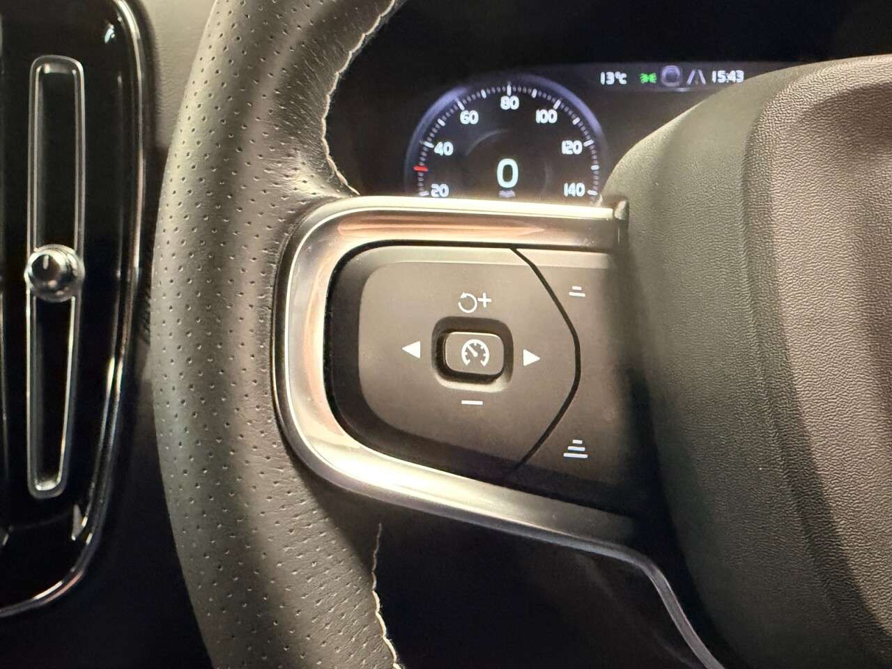 2020 VOLVO XC40 2020 VOLVO XC40