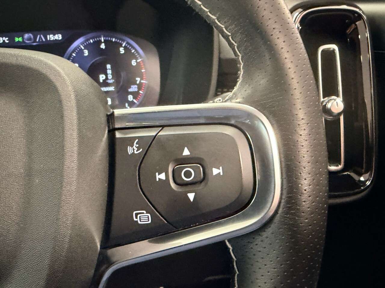 2020 VOLVO XC40 2020 VOLVO XC40