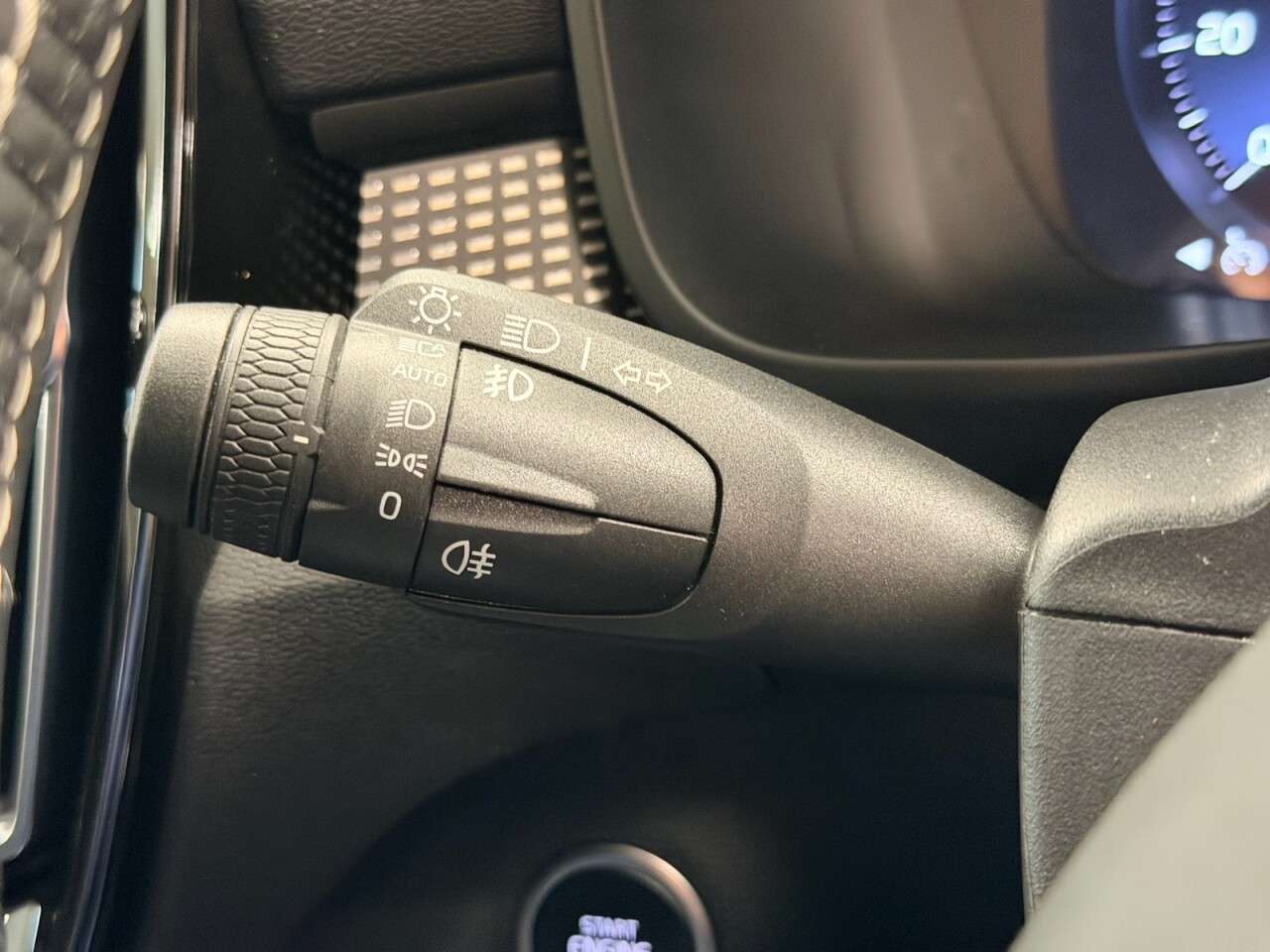 2020 VOLVO XC40 2020 VOLVO XC40