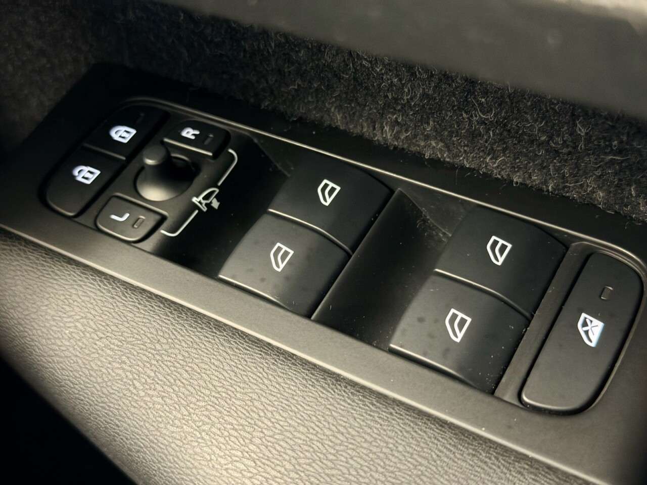 2020 VOLVO XC40 2020 VOLVO XC40